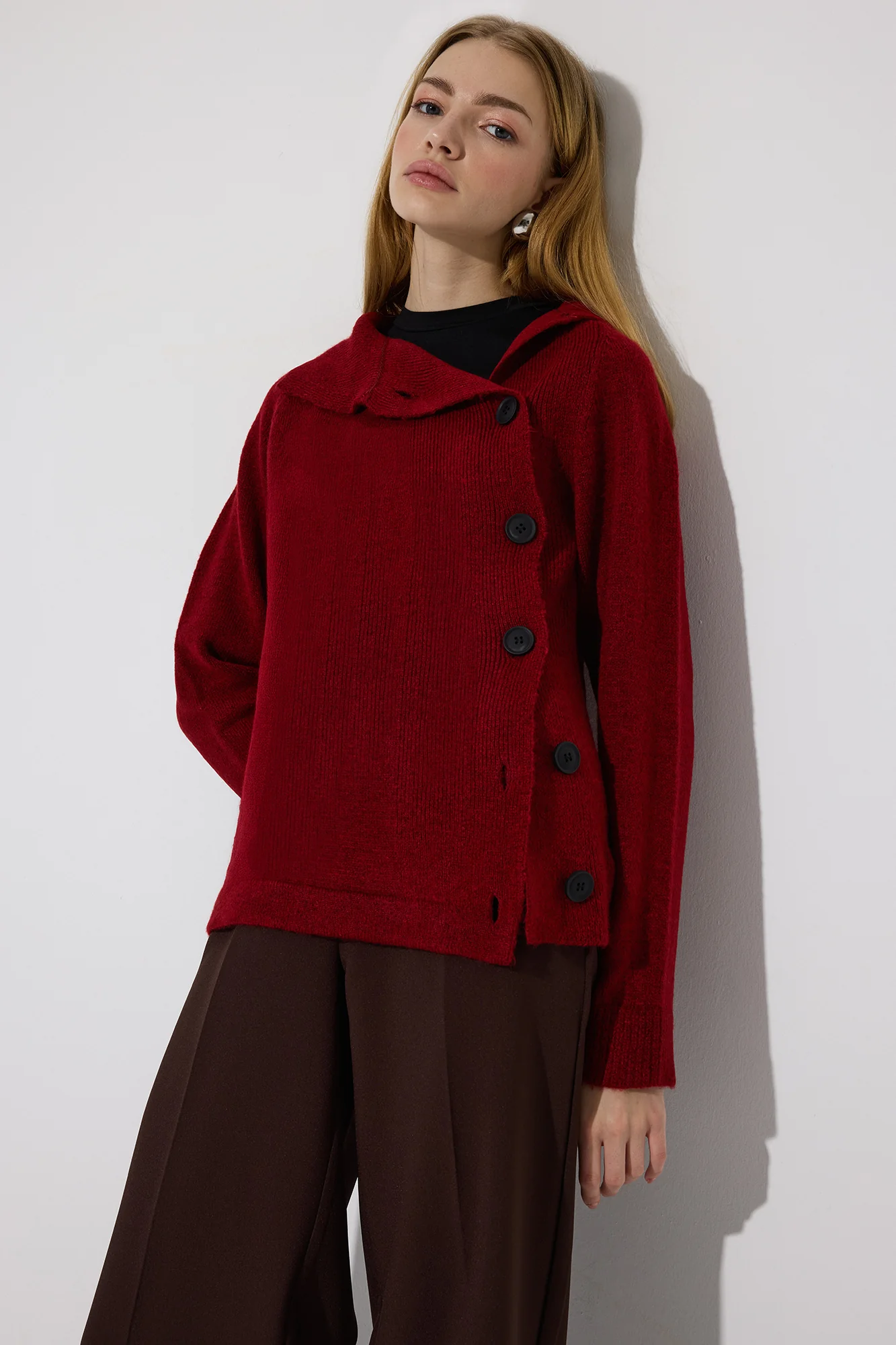 ASYMETRICAL BUTTONED KNIT SWEATER - Image 3
