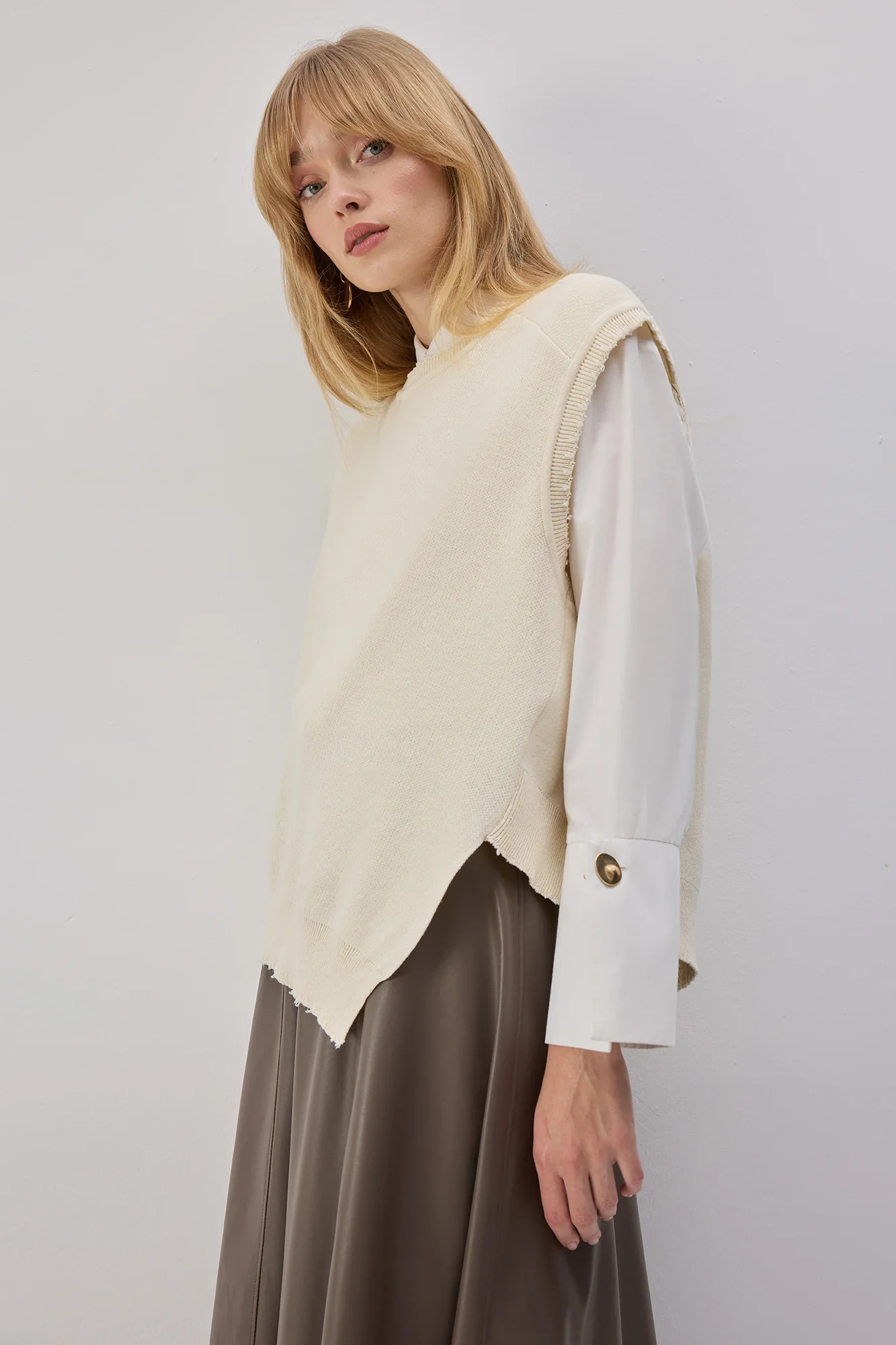 ASYMMETRICAL CUT KNIT SWEATER - Image 4