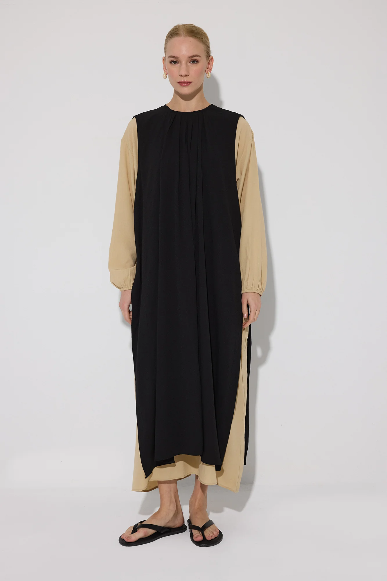 CONTRASTING COLORED DRESS - Image 2
