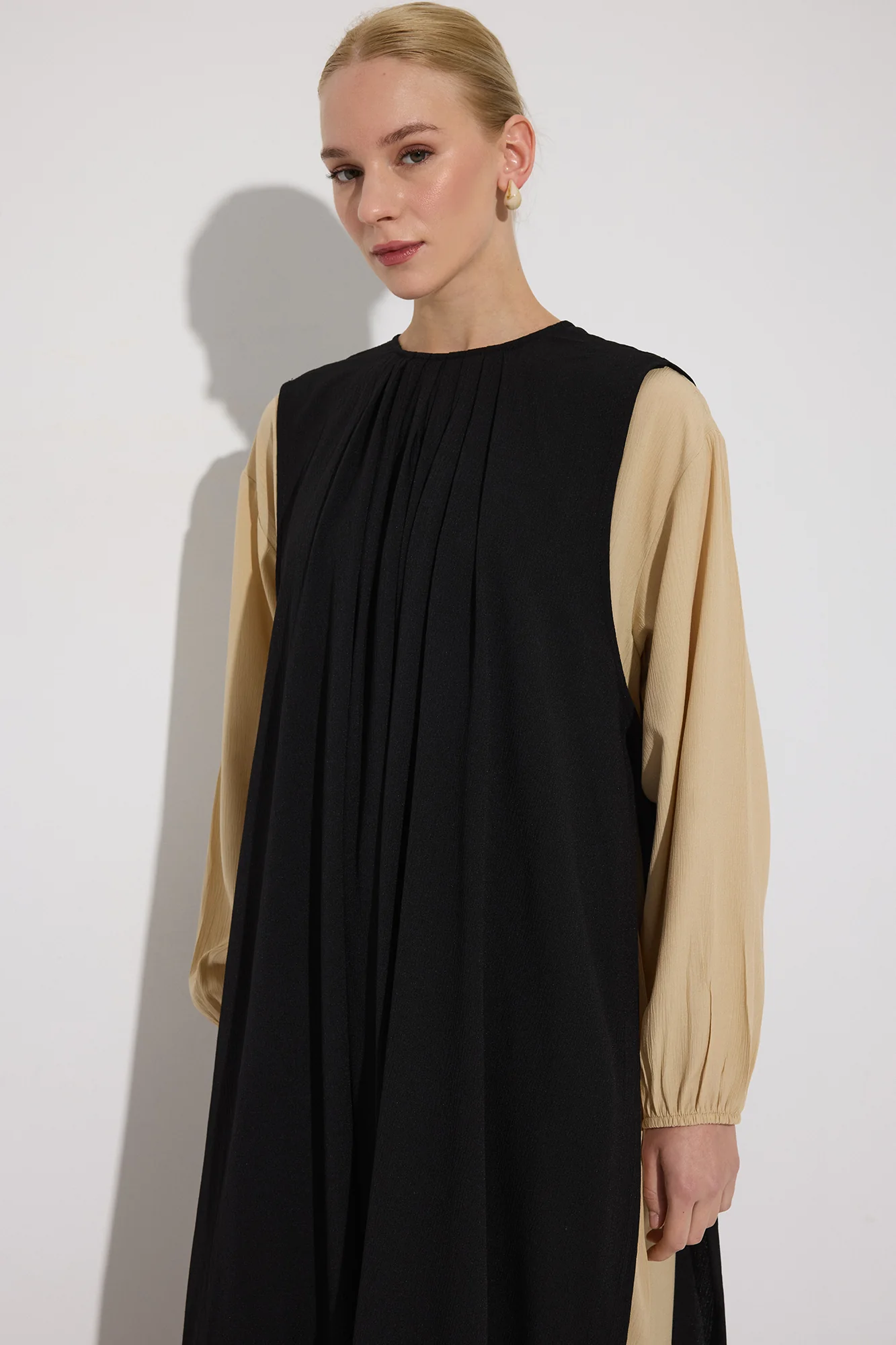 CONTRASTING COLORED DRESS - Image 3