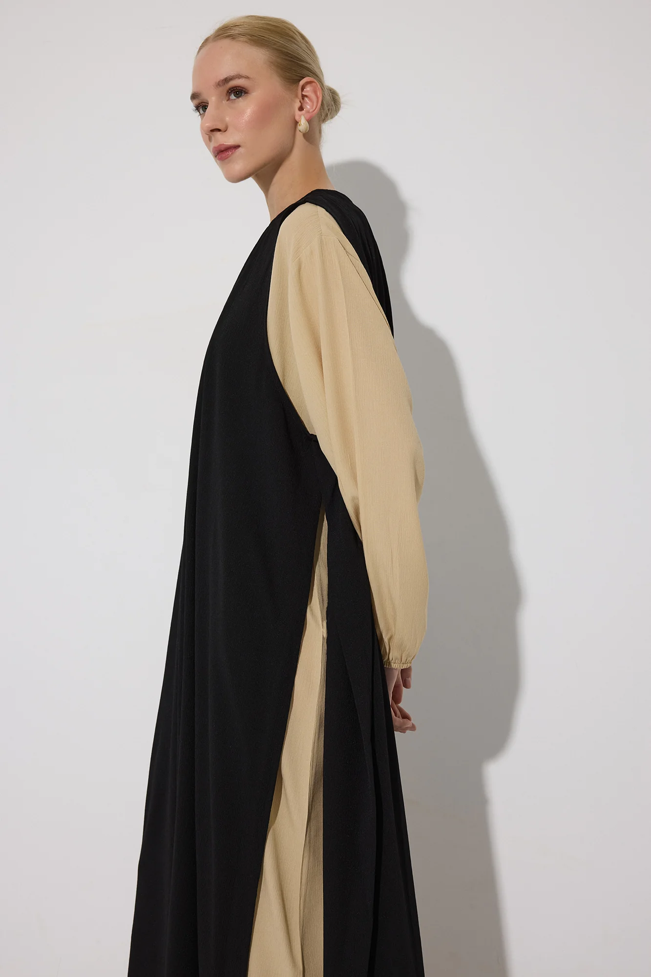 CONTRASTING COLORED DRESS - Image 4