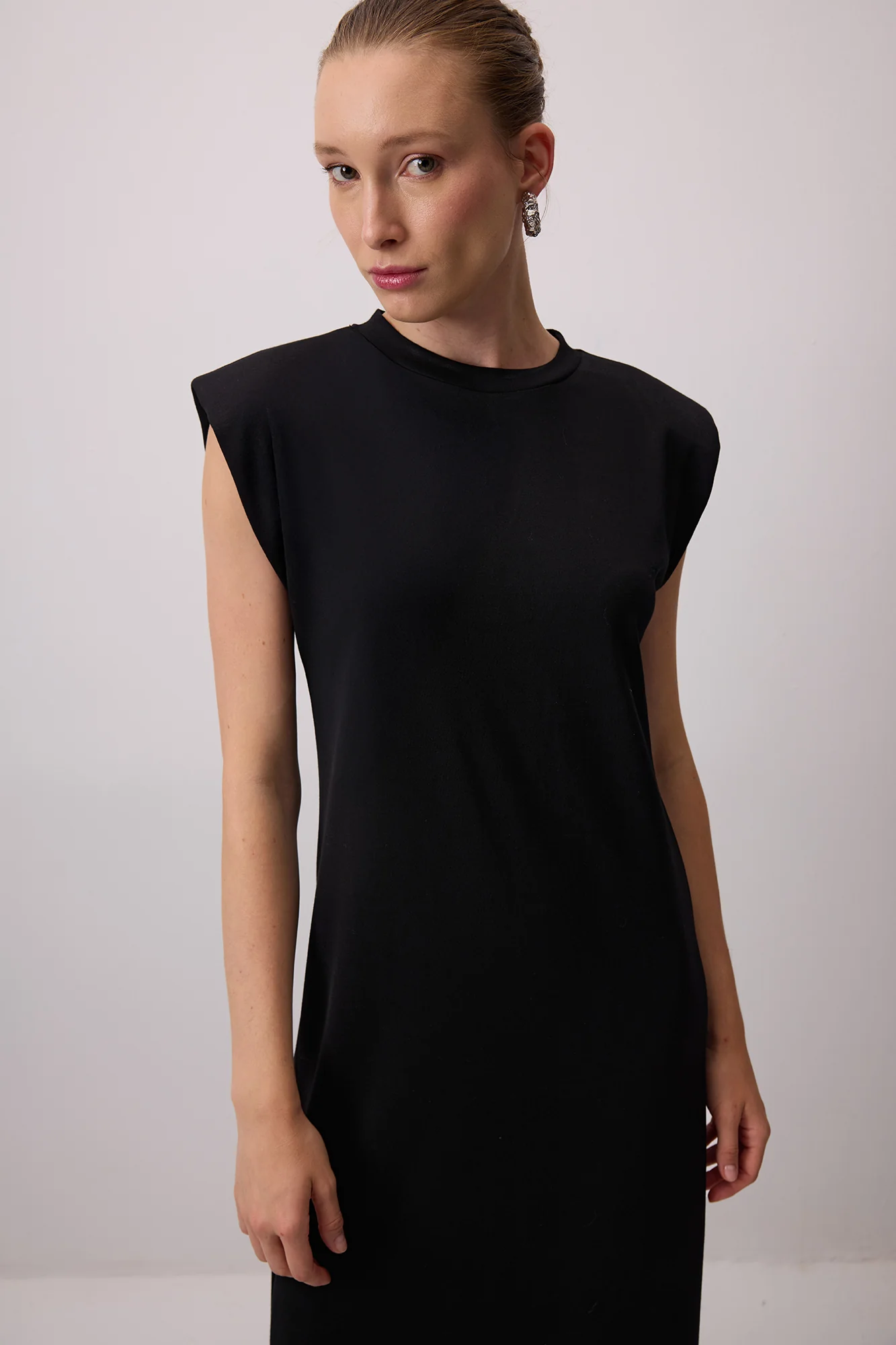 CREW NECK PADDED DRESS - Image 3