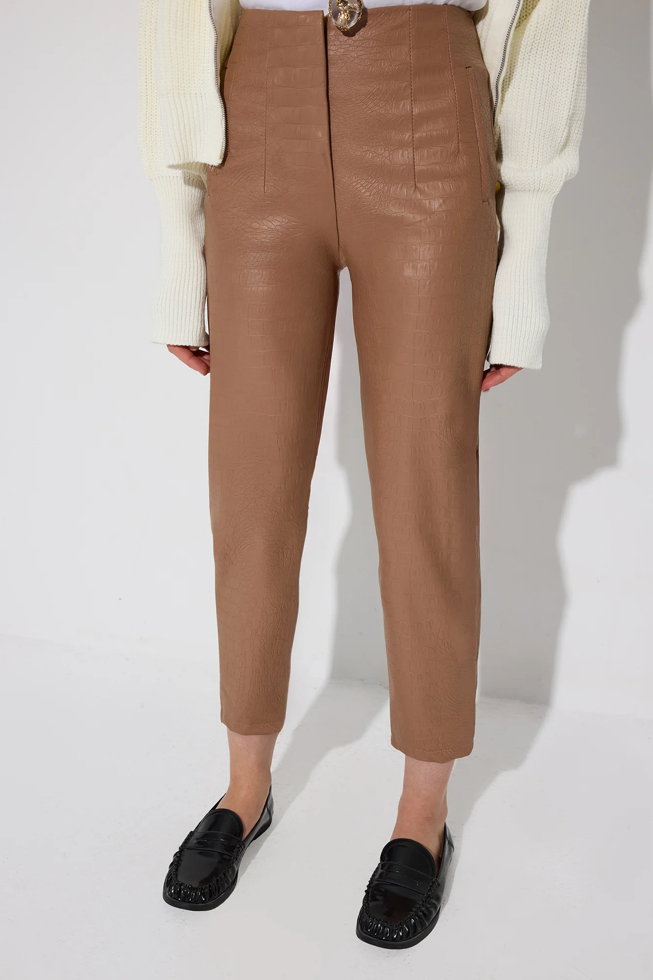 CROCODILE PATTERN HIGH WAIST VEGAN PANTS - Image 3