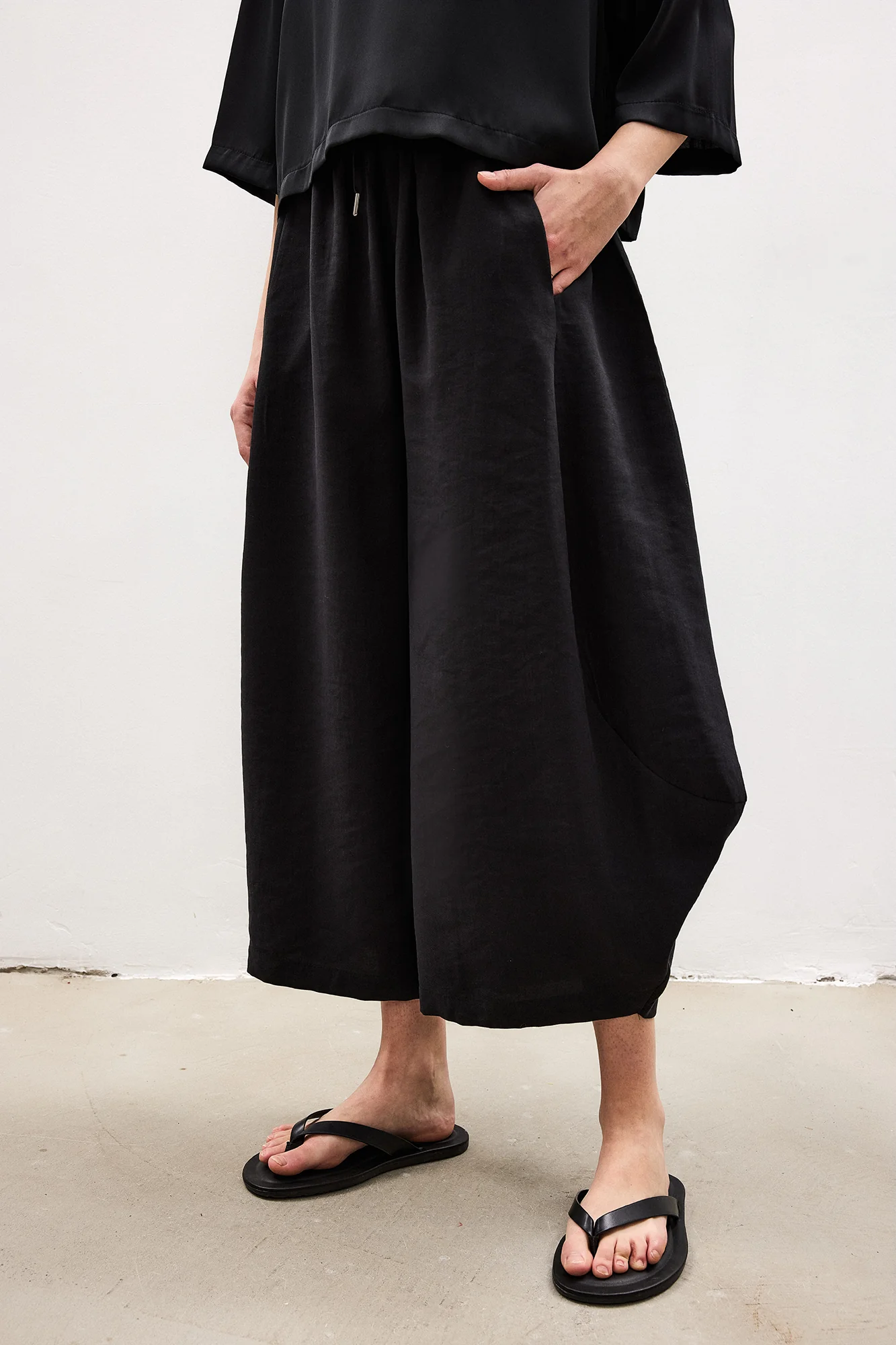 ELASTICATED WAIST BAGGY TROUSERS - Image 2