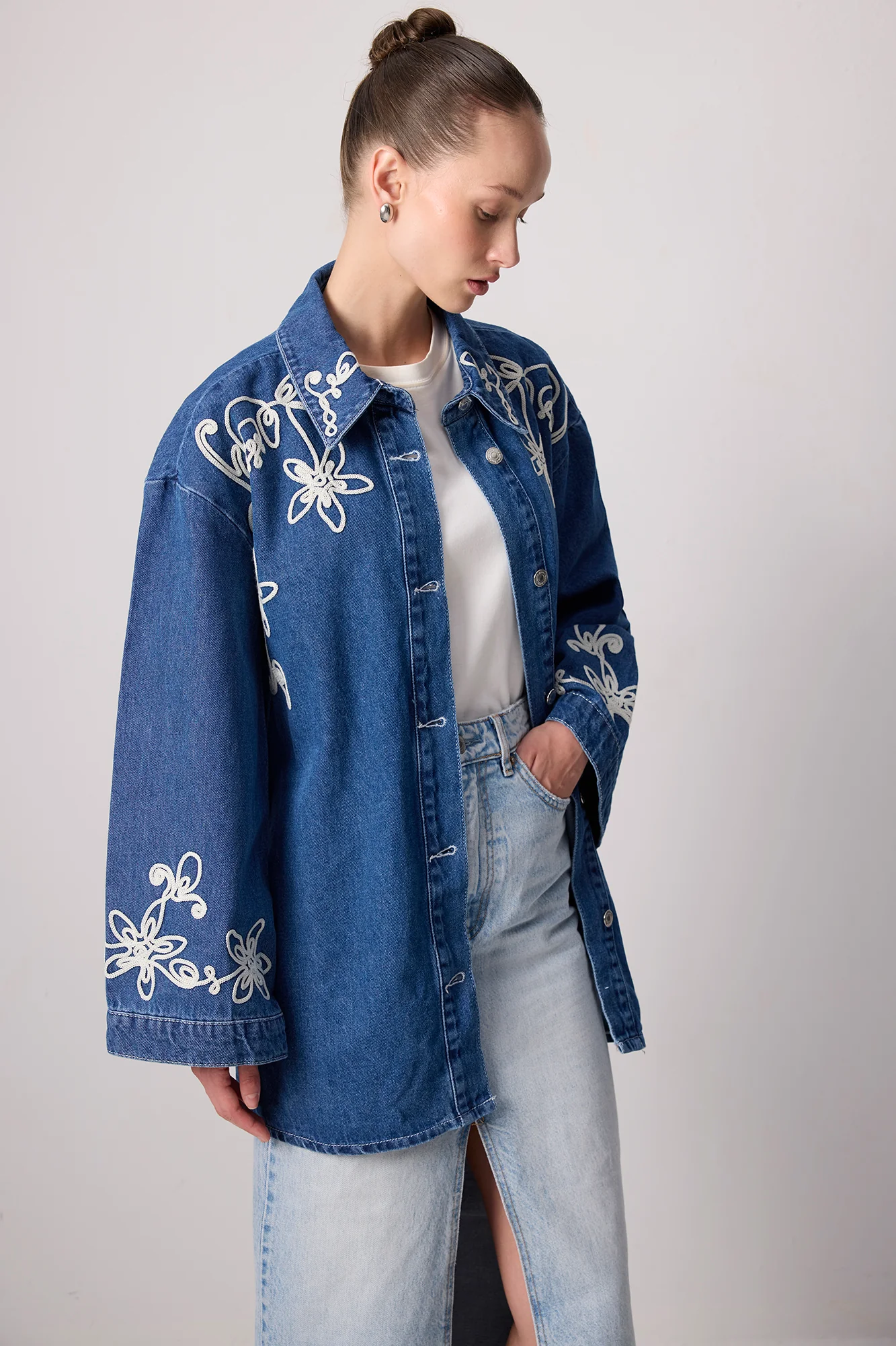EMBROIDERED DENIM JACKET - Image 4