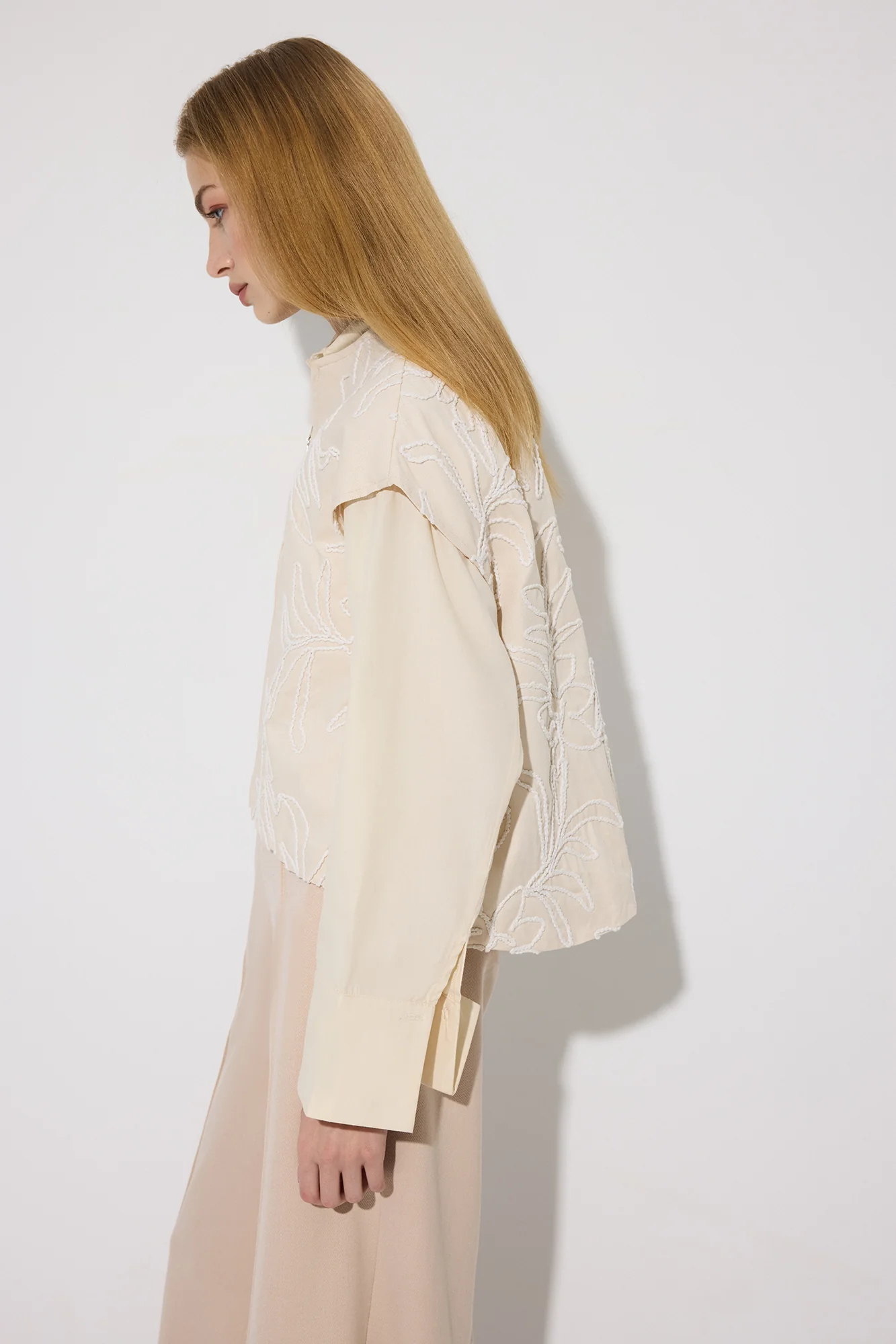 EMBROIDERED SHORT GABARDINE VEST - Image 4