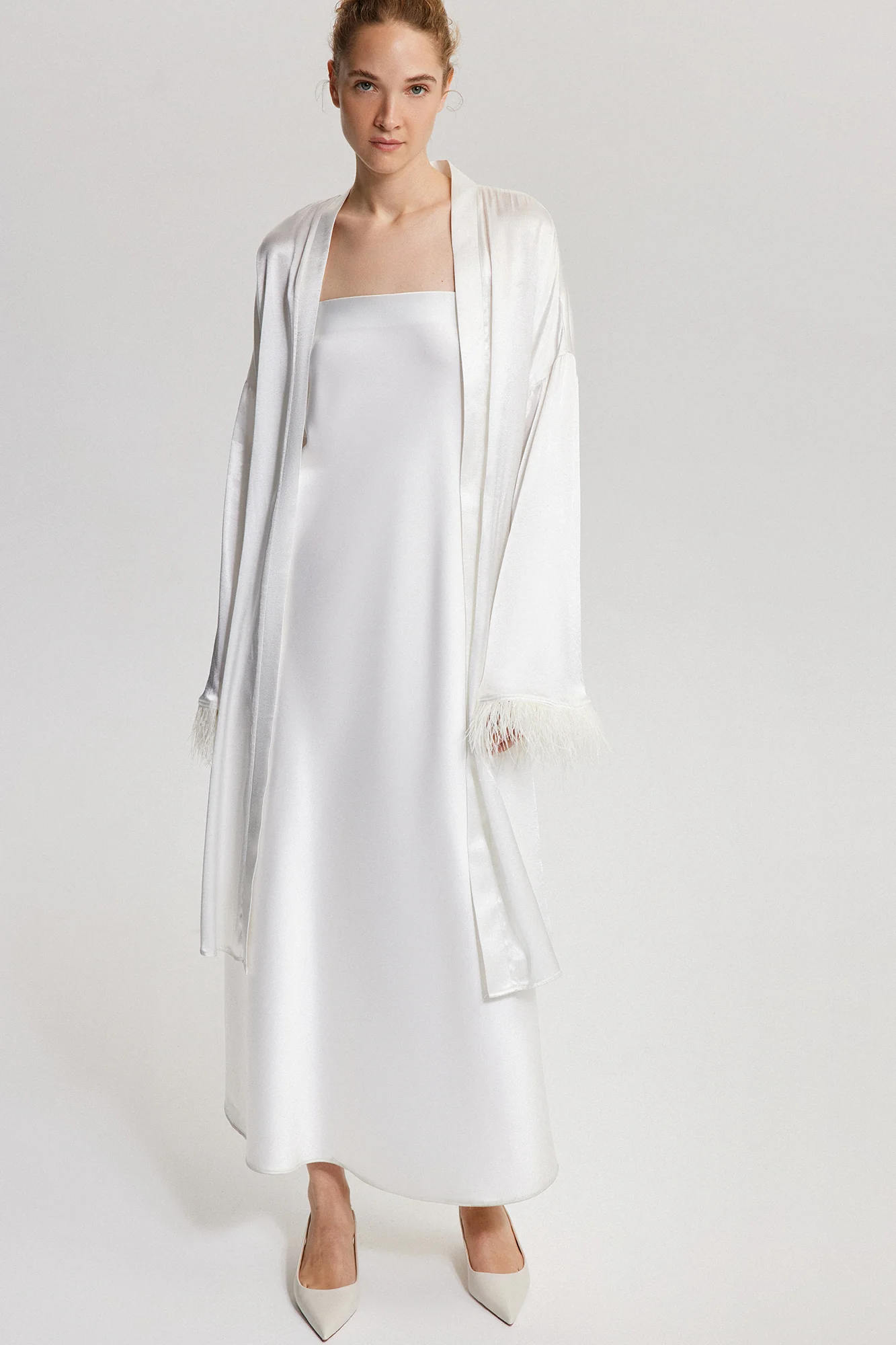 FEATHER DETAILED SATIN BRIDE KIMONO - Image 3