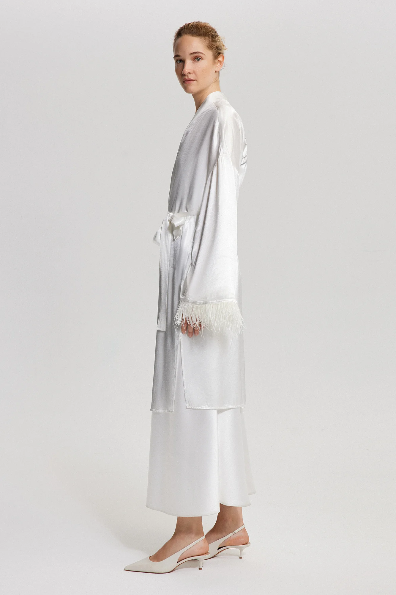 FEATHER DETAILED SATIN BRIDE KIMONO - Image 4