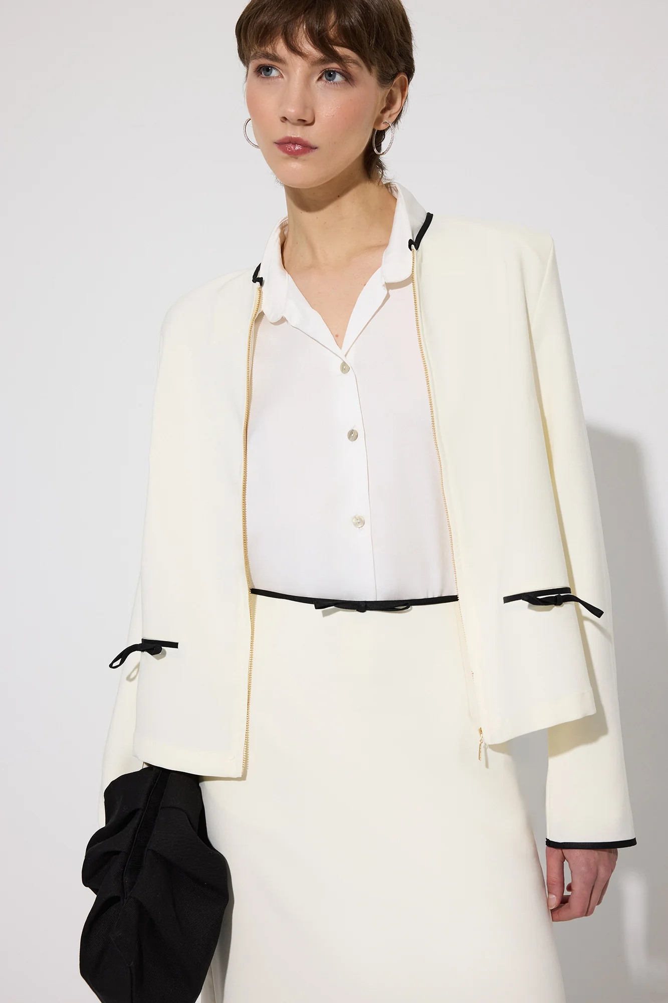 ZIPPED CREPE JACKET - Image 2