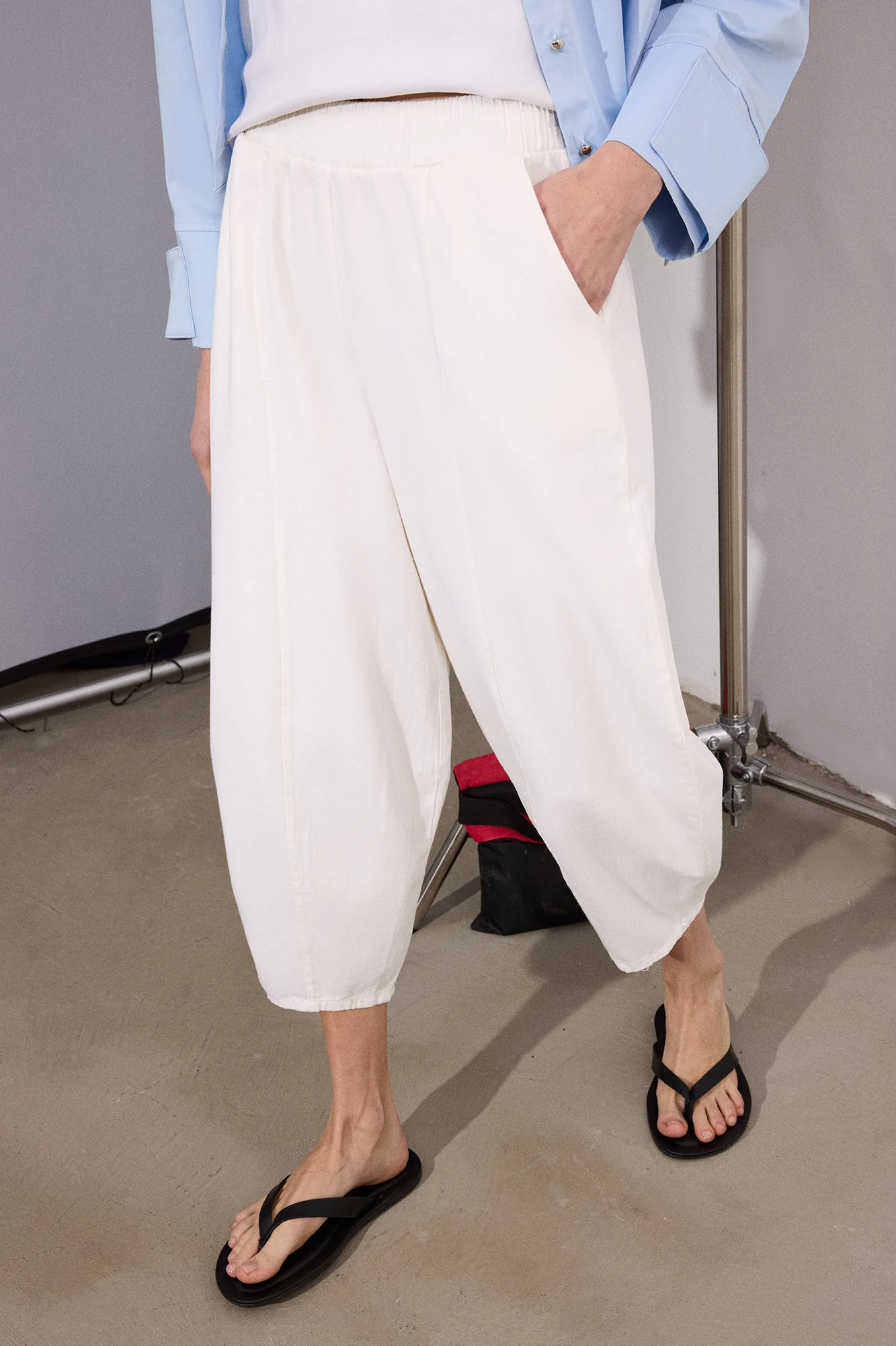GABARDINE BALLOON PANTS WITH ELASTIC WAISTBAND - Image 2