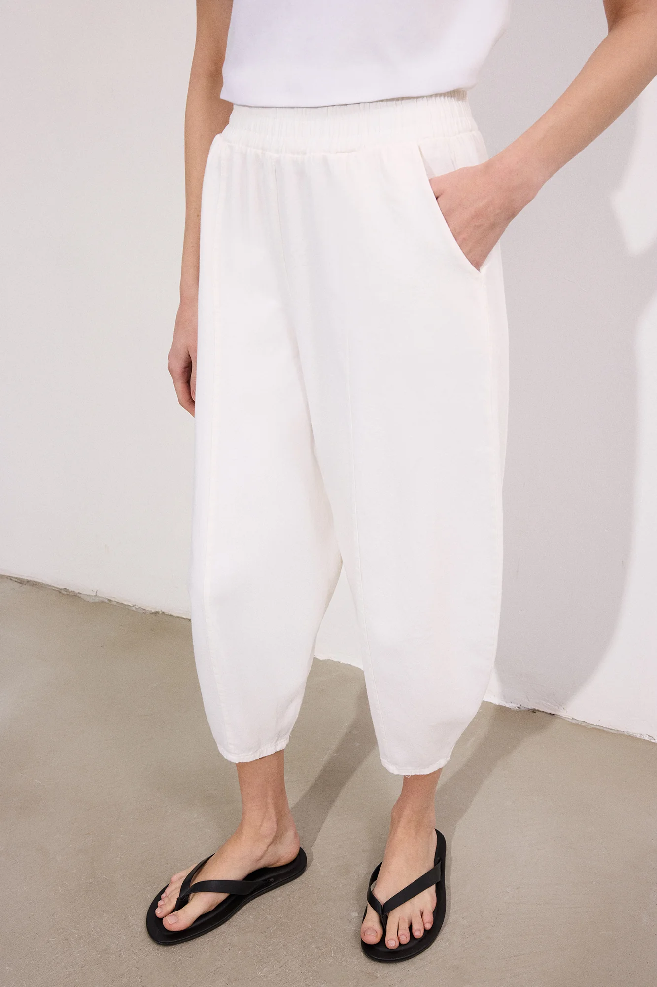 GABARDINE BALLOON PANTS WITH ELASTIC WAISTBAND - Image 4