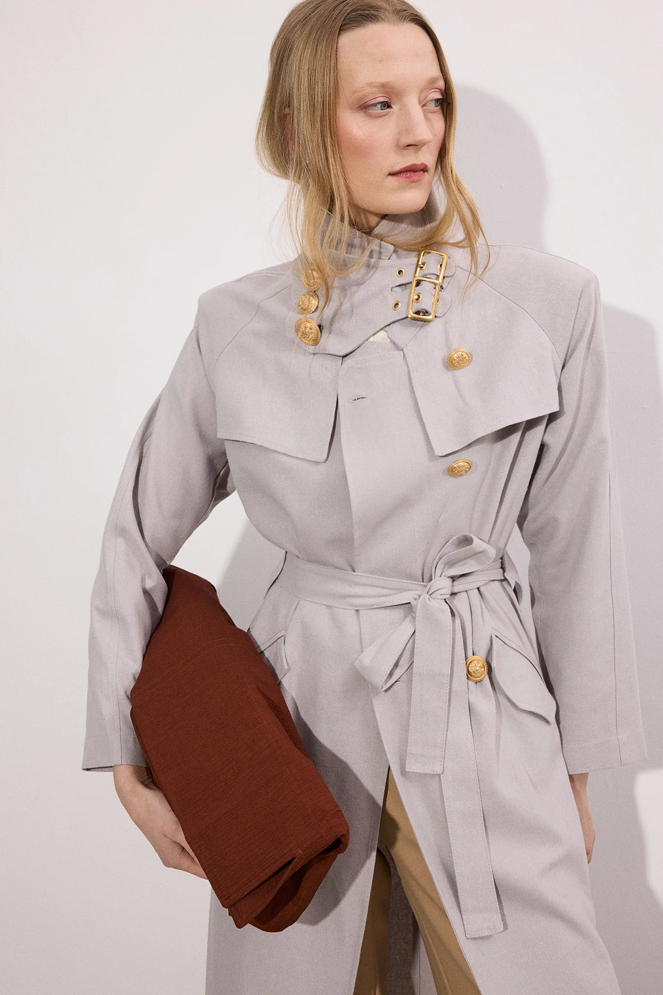 GOLD BUTTONED DOUBLE BREASTED LINEN TRENCH COAT - Image 3