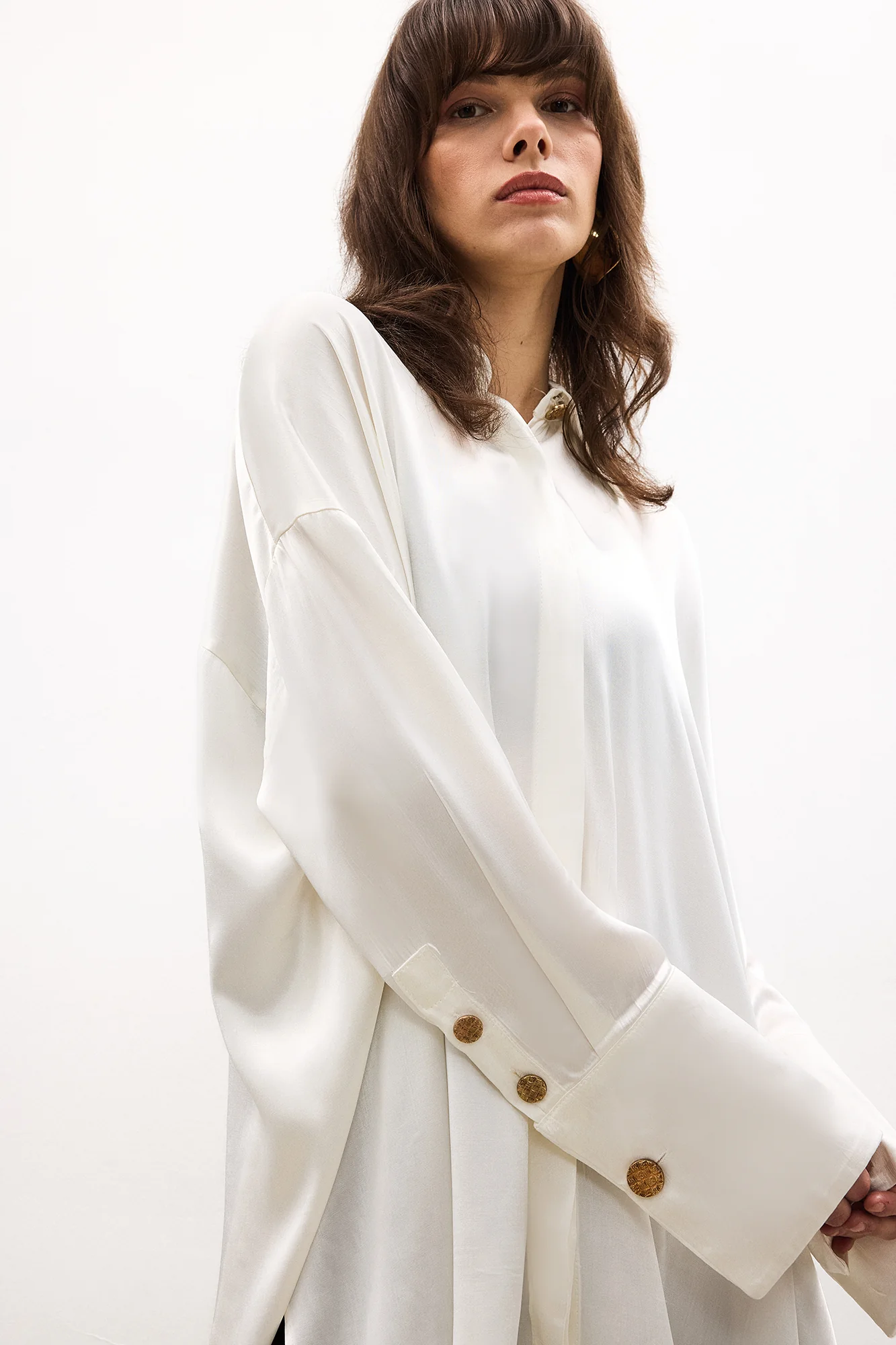 OVERSİZED SATİN SHİRT WİTH GOLD BUTTONS - Image 4