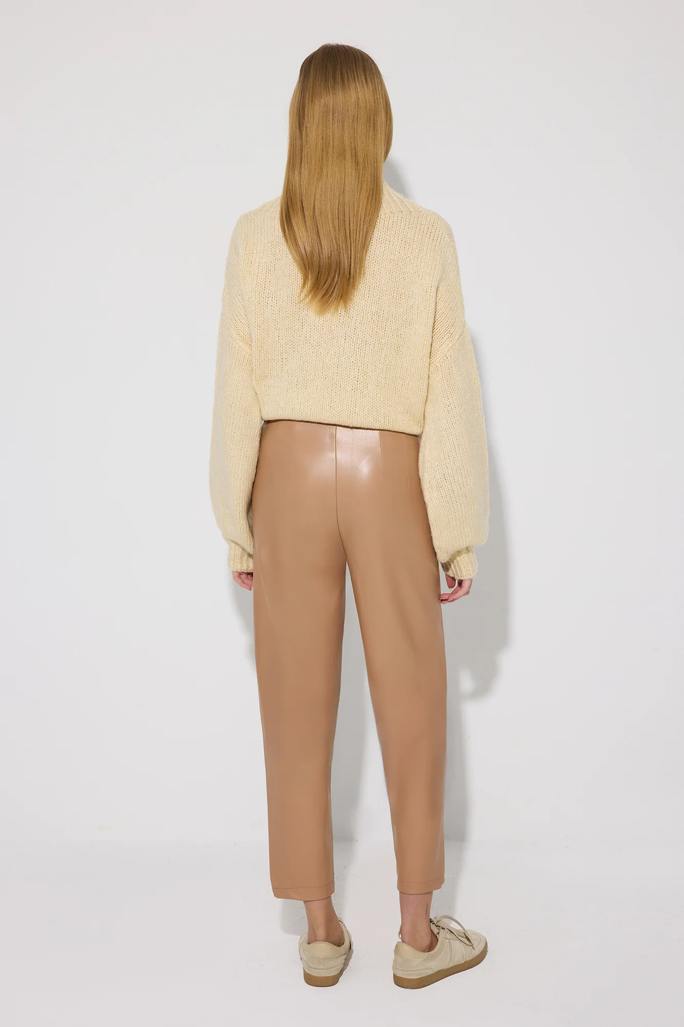 HIGH-WAISTED VEGAN PANTS WITH DENS - Image 5