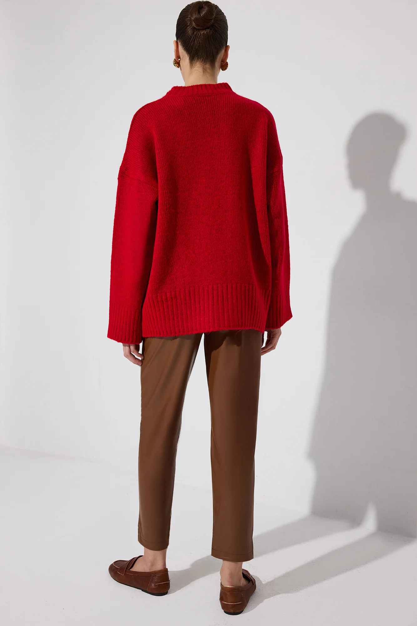 HIGH-WAISTED VEGAN PANTS WITH DENS - Image 4