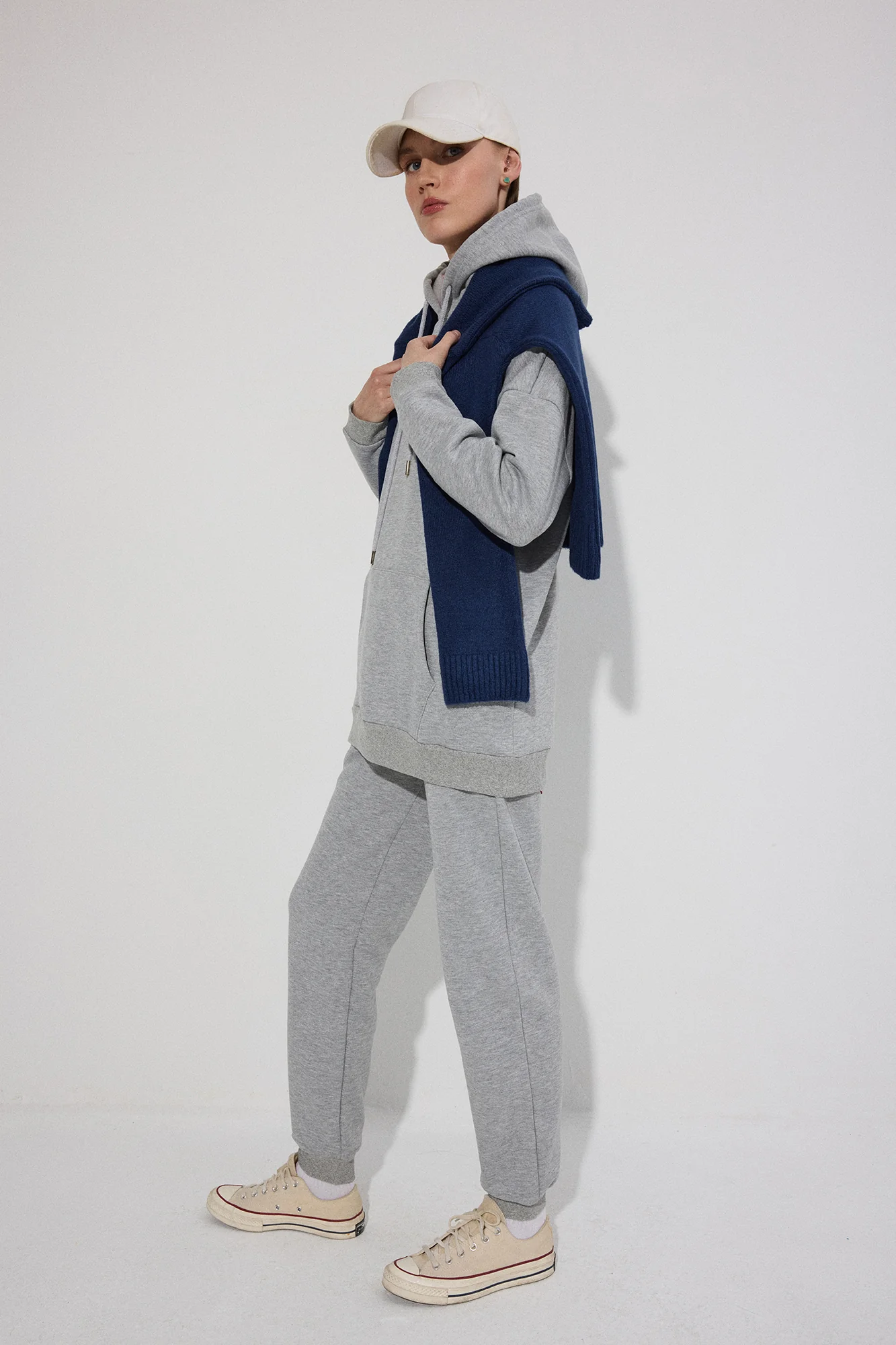 HOODED SWEATSHIRT AND JOGGER SET - Image 2