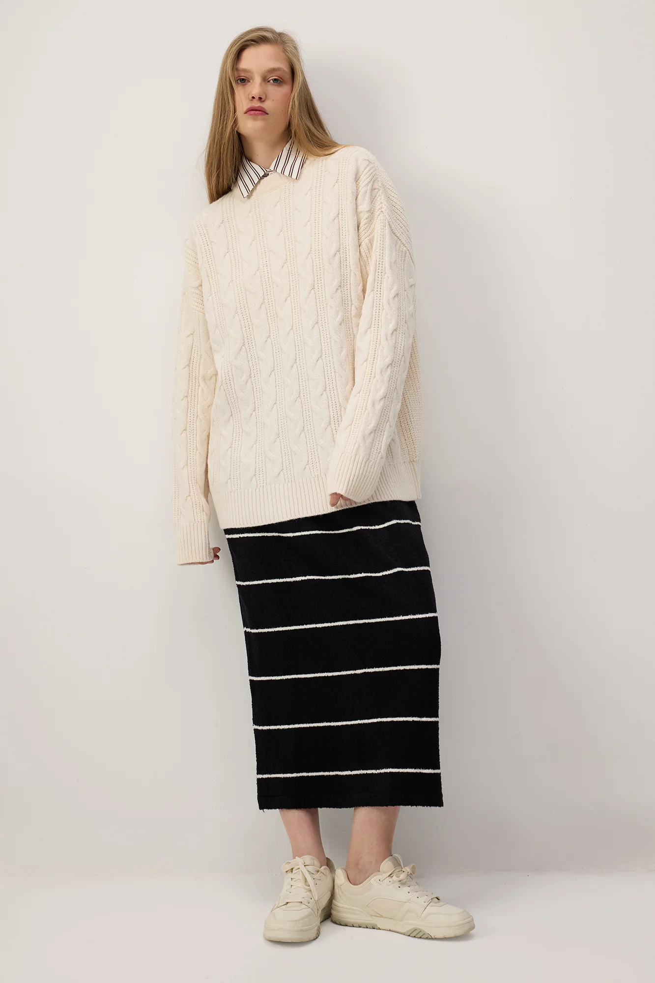 KNITTED SKIRT WITH ELASTICATED WAIST - Image 2