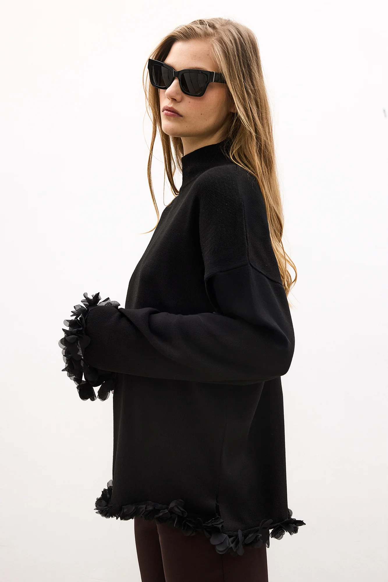 KNIT SWEATER WITH CHIFFEN TASSELS - Image 4