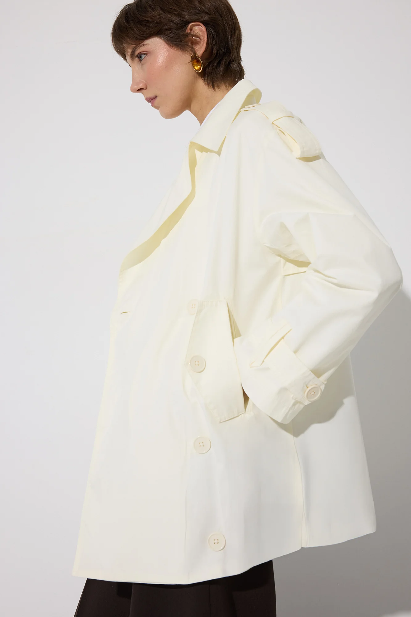 DOUBLE-BREASTED SHORT TRENCH COAT - Image 4
