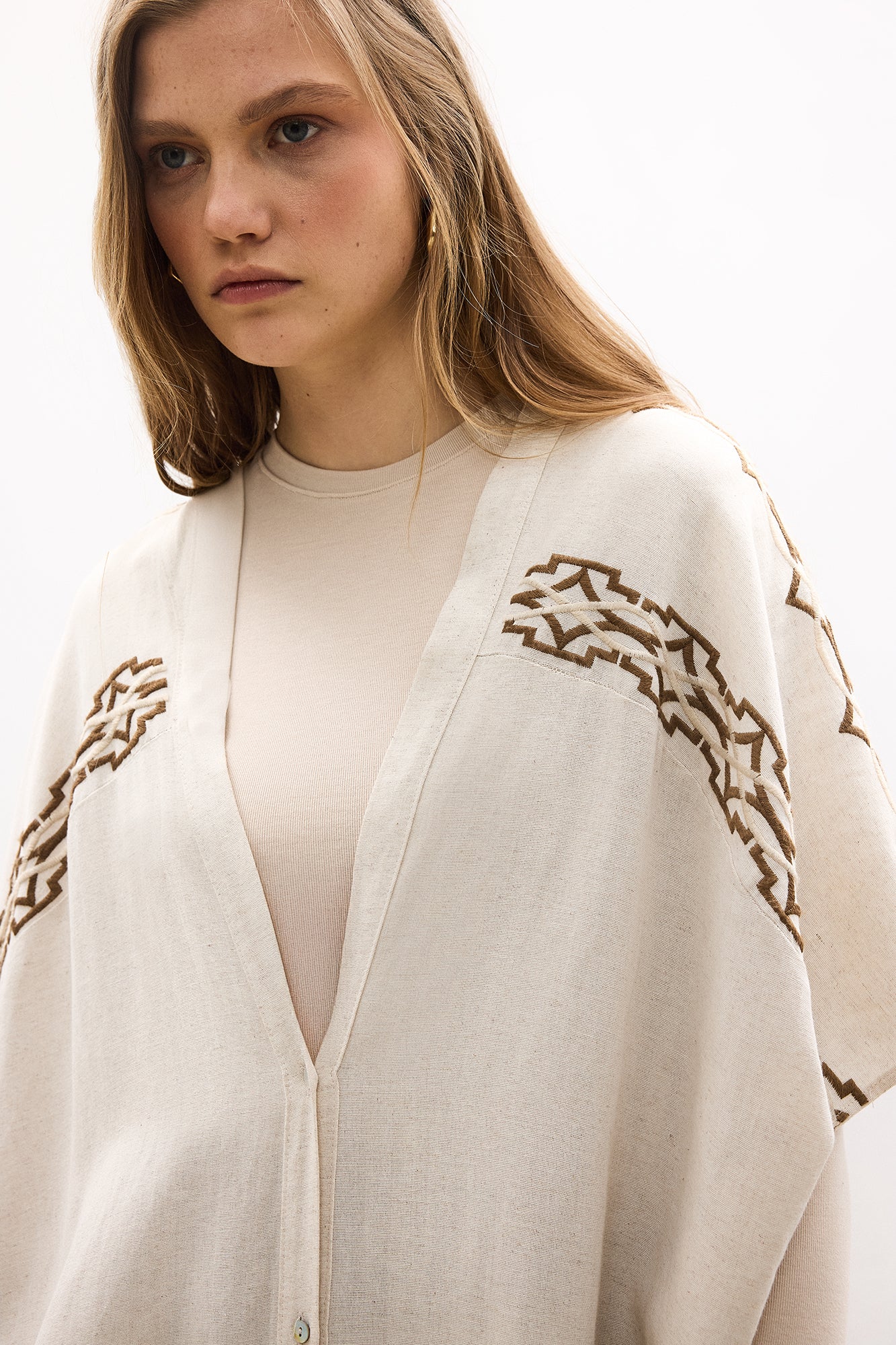LİNEN EMBROİDERED SLEEVELESS KİMONO - Image 3