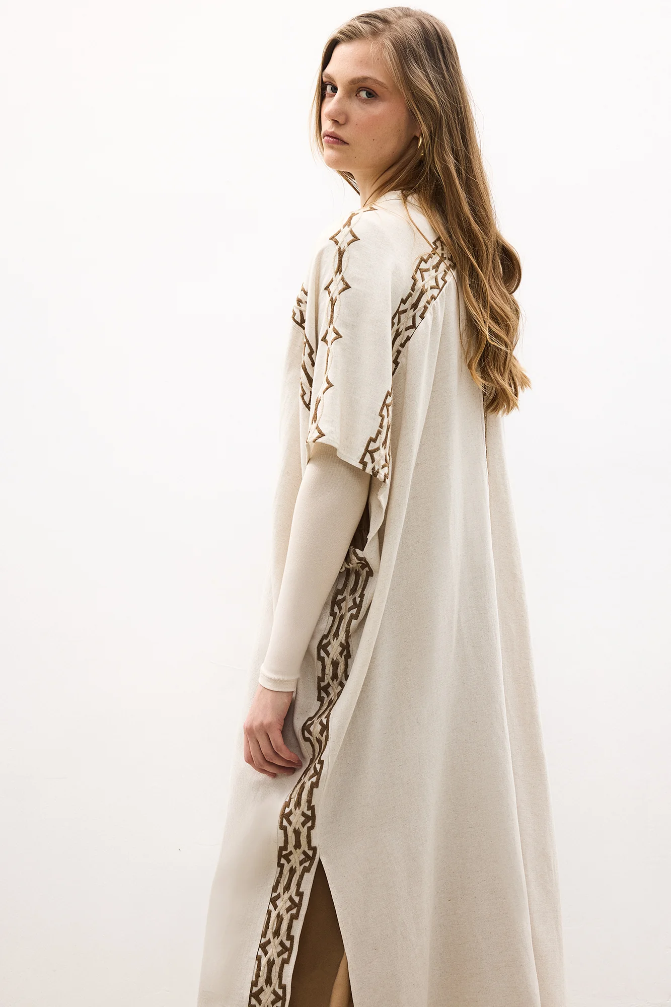 LİNEN EMBROİDERED SLEEVELESS KİMONO - Image 4