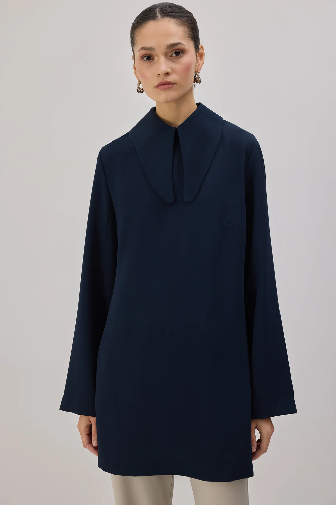 LONG COLLAR CREPE TUNIC - Image 3