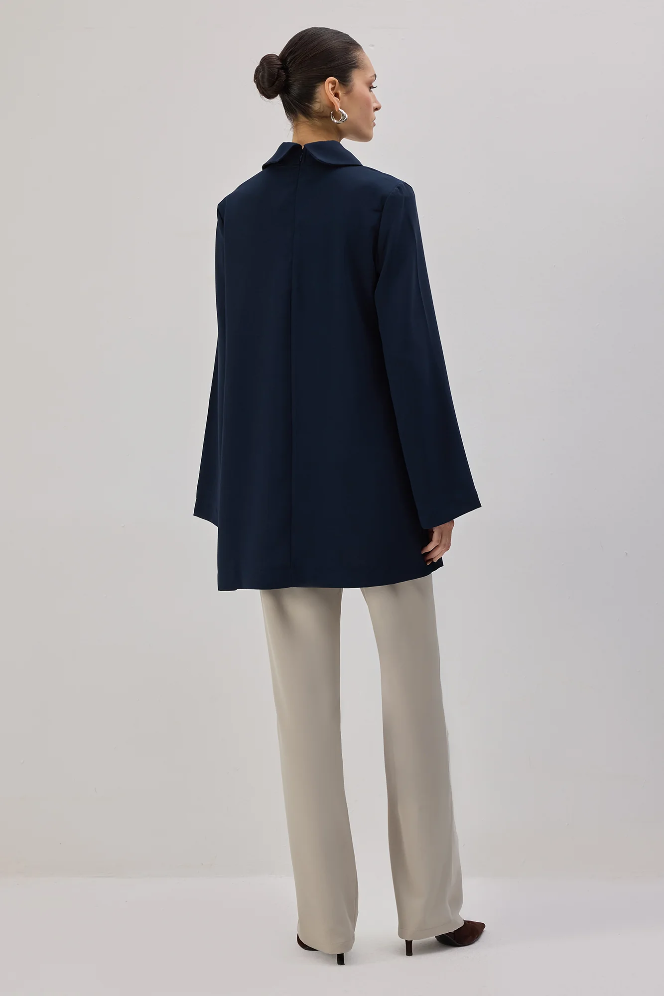 LONG COLLAR CREPE TUNIC - Image 5