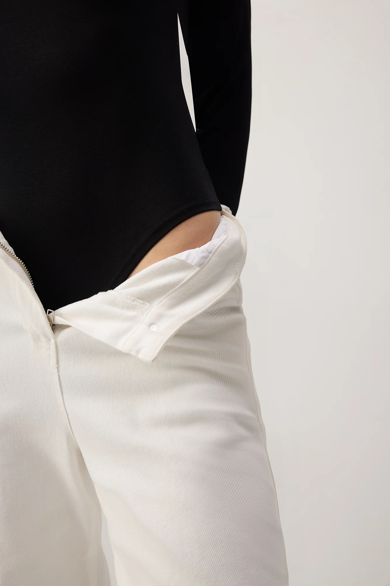 LONG SLEEVE SNOP BUTTON BODYSUIT - Image 5