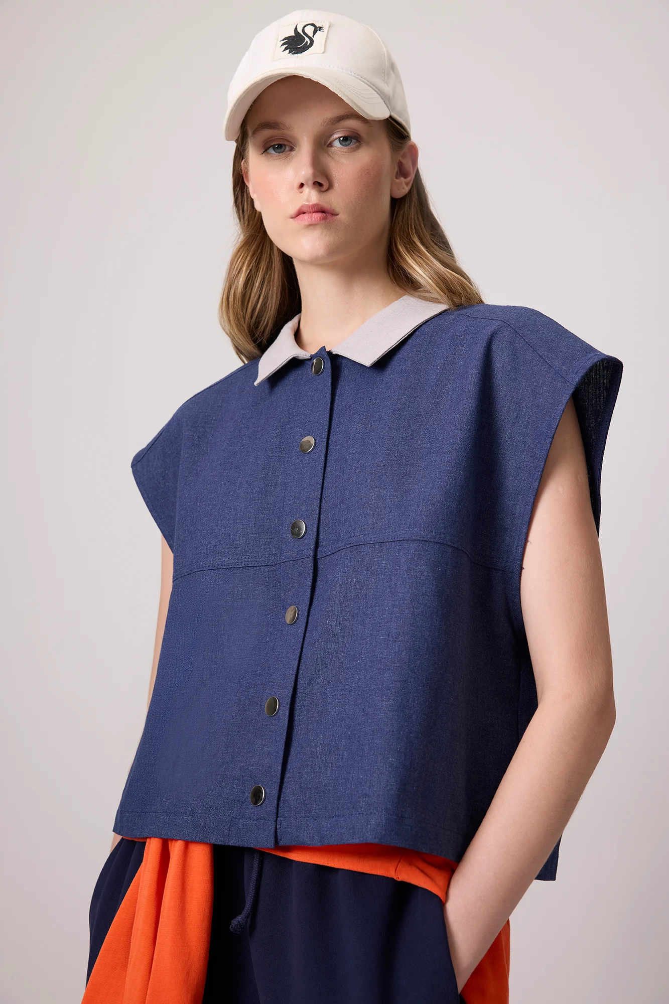 OVERSIZE LINEN VEST - Image 4