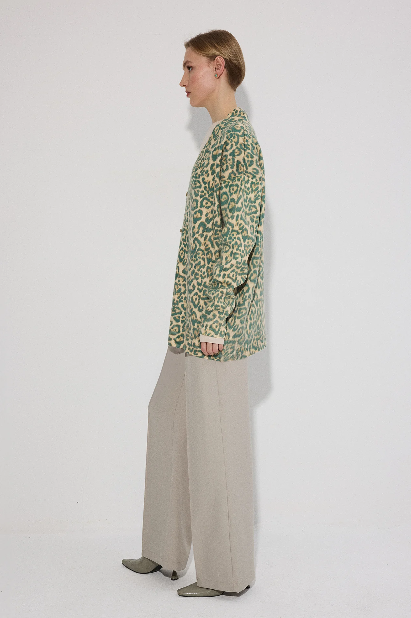 PATTERNED GOLD BUTTONED CARDIGAN - Image 3