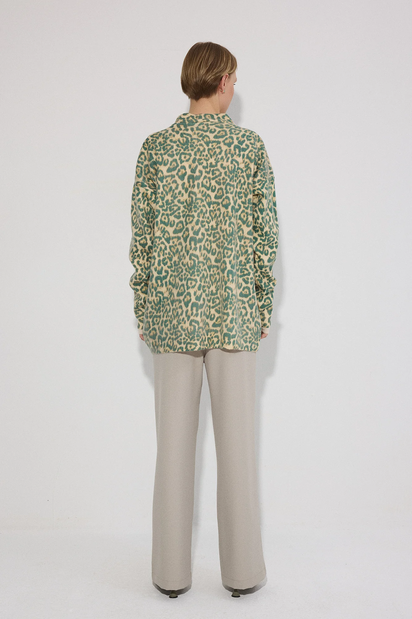 PATTERNED GOLD BUTTONED CARDIGAN - Image 5