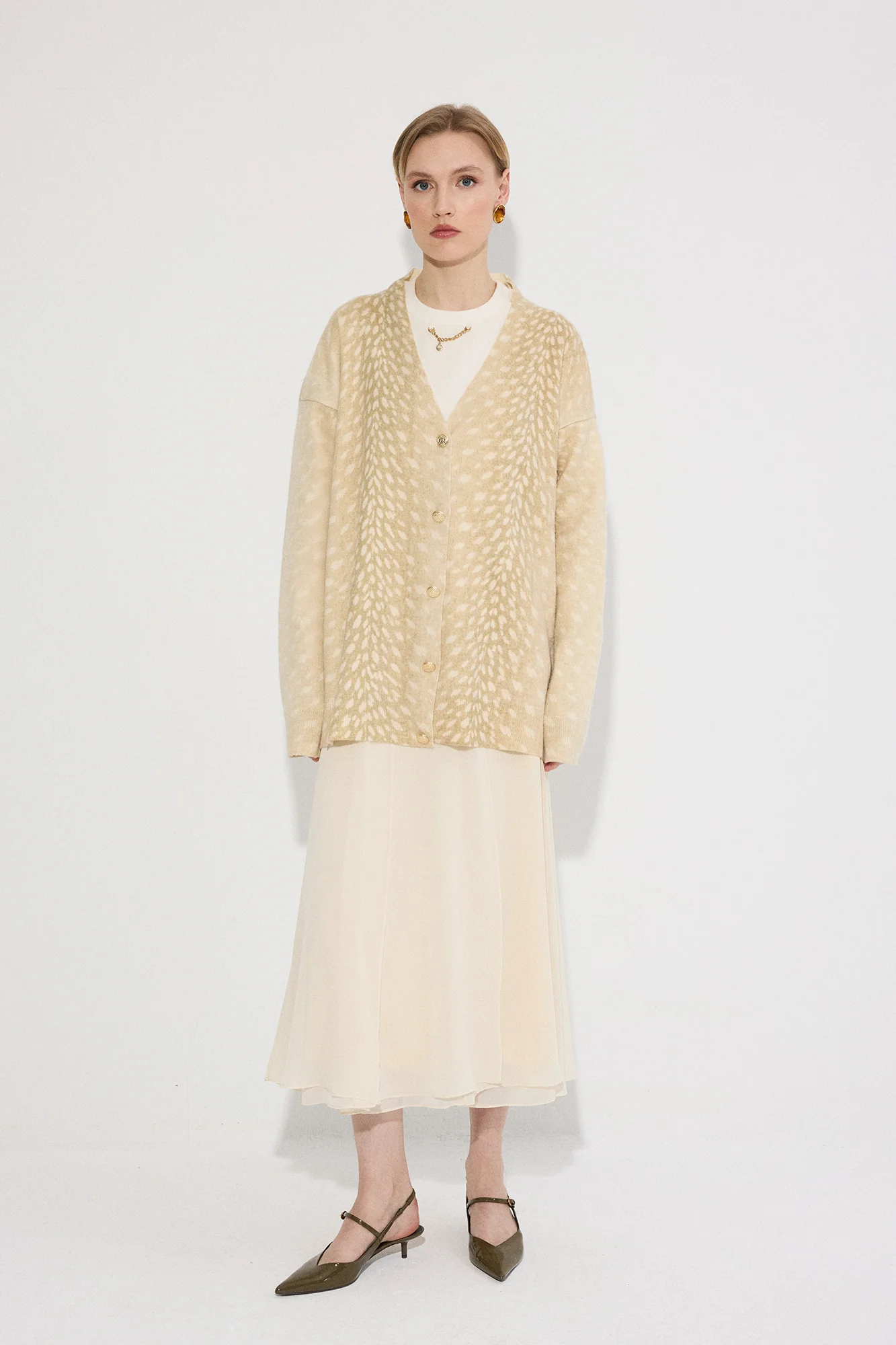 PATTERNED GOLD BUTTONED CARDIGAN - Image 2