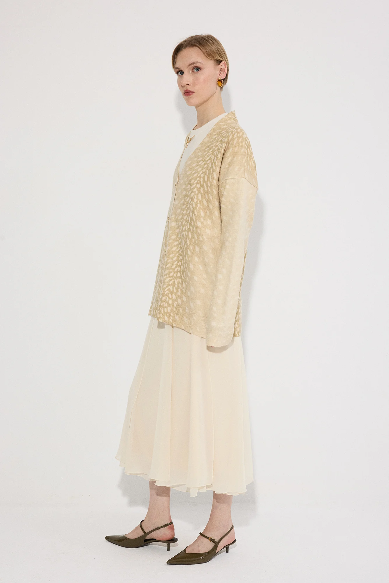 PATTERNED GOLD BUTTONED CARDIGAN - Image 4