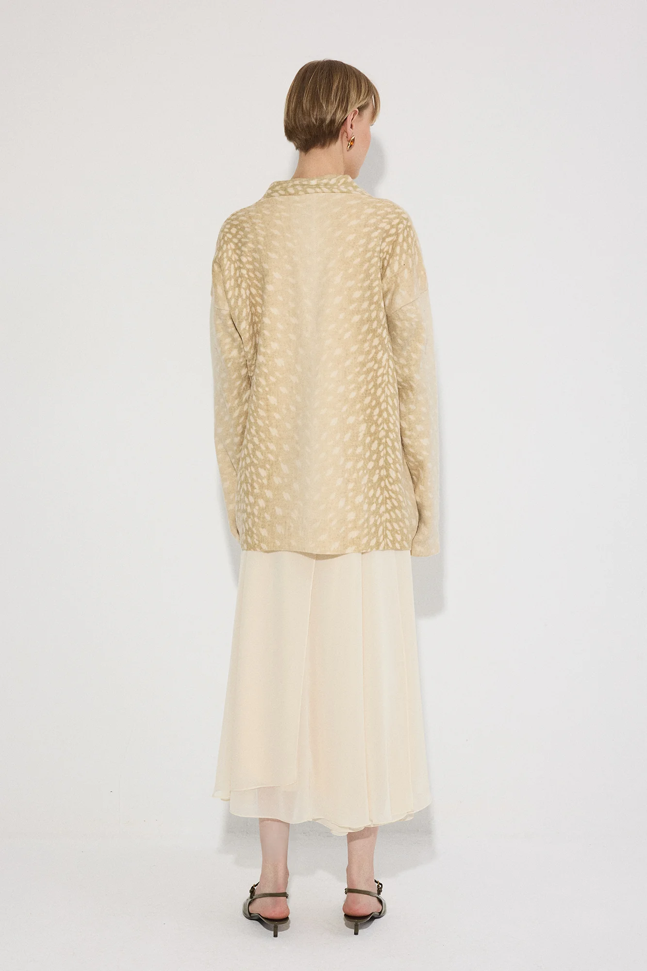 PATTERNED GOLD BUTTONED CARDIGAN - Image 5