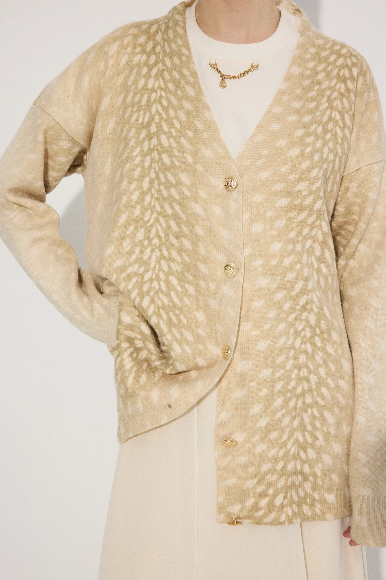 PATTERNED GOLD BUTTONED CARDIGAN - Image 6