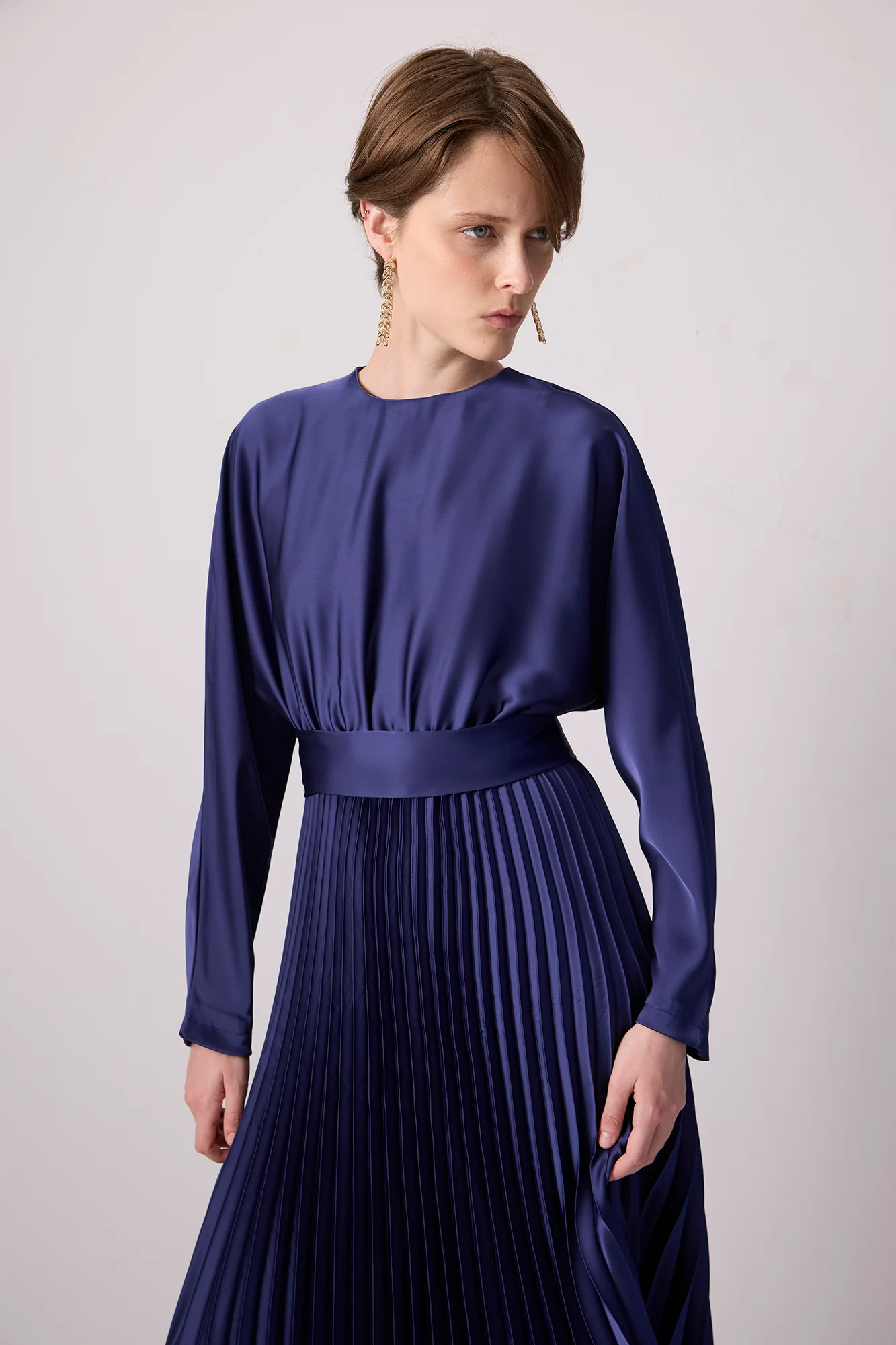 PLEATED SATIN DRESS - Image 3