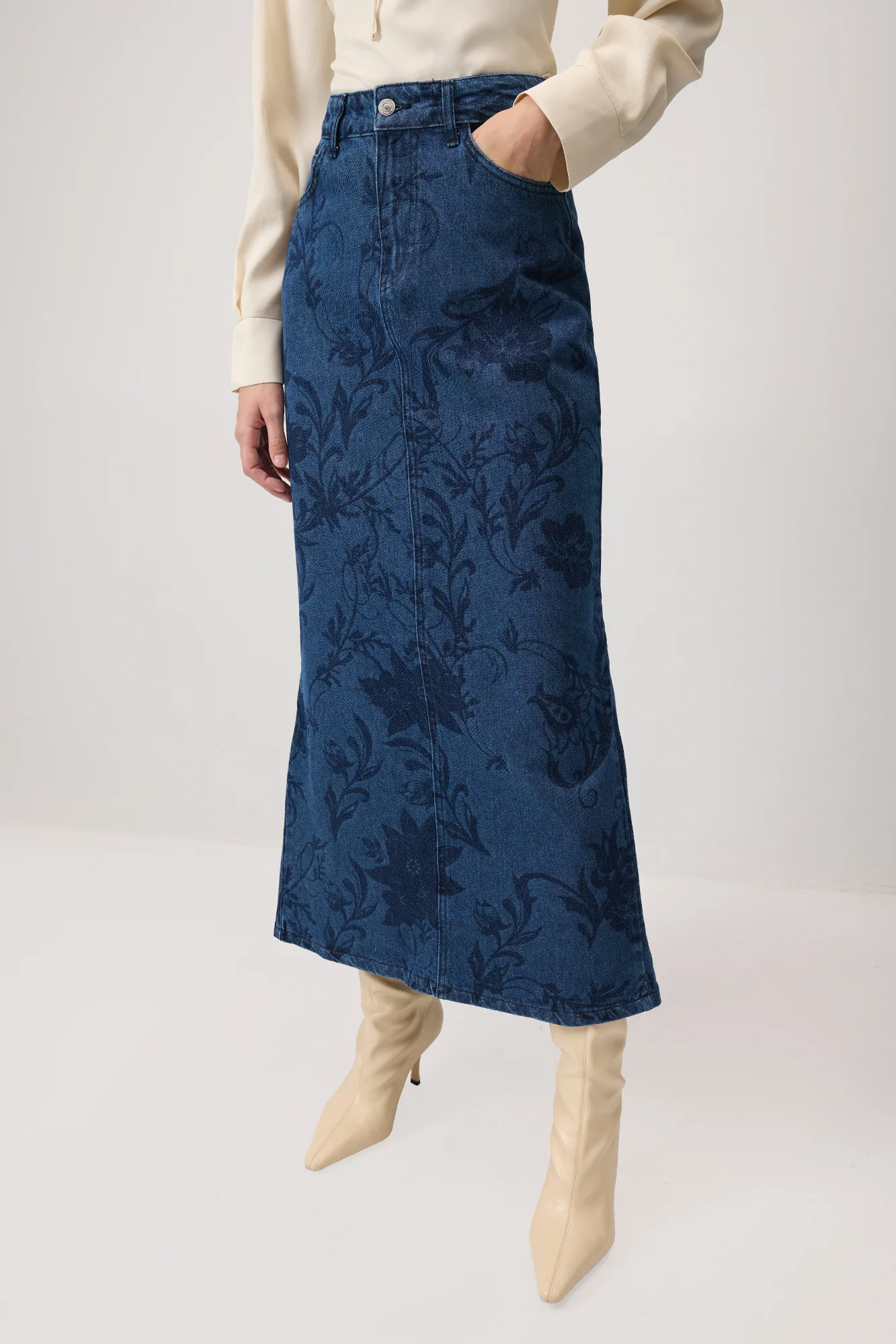 PRINTED DENIM SKIRT - Image 4
