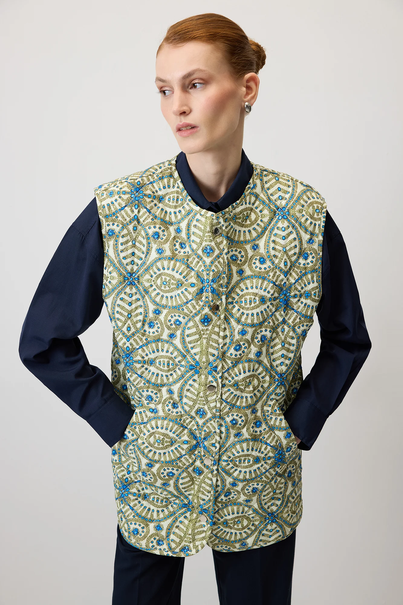 PRINTED QUILTED VEST - Image 4