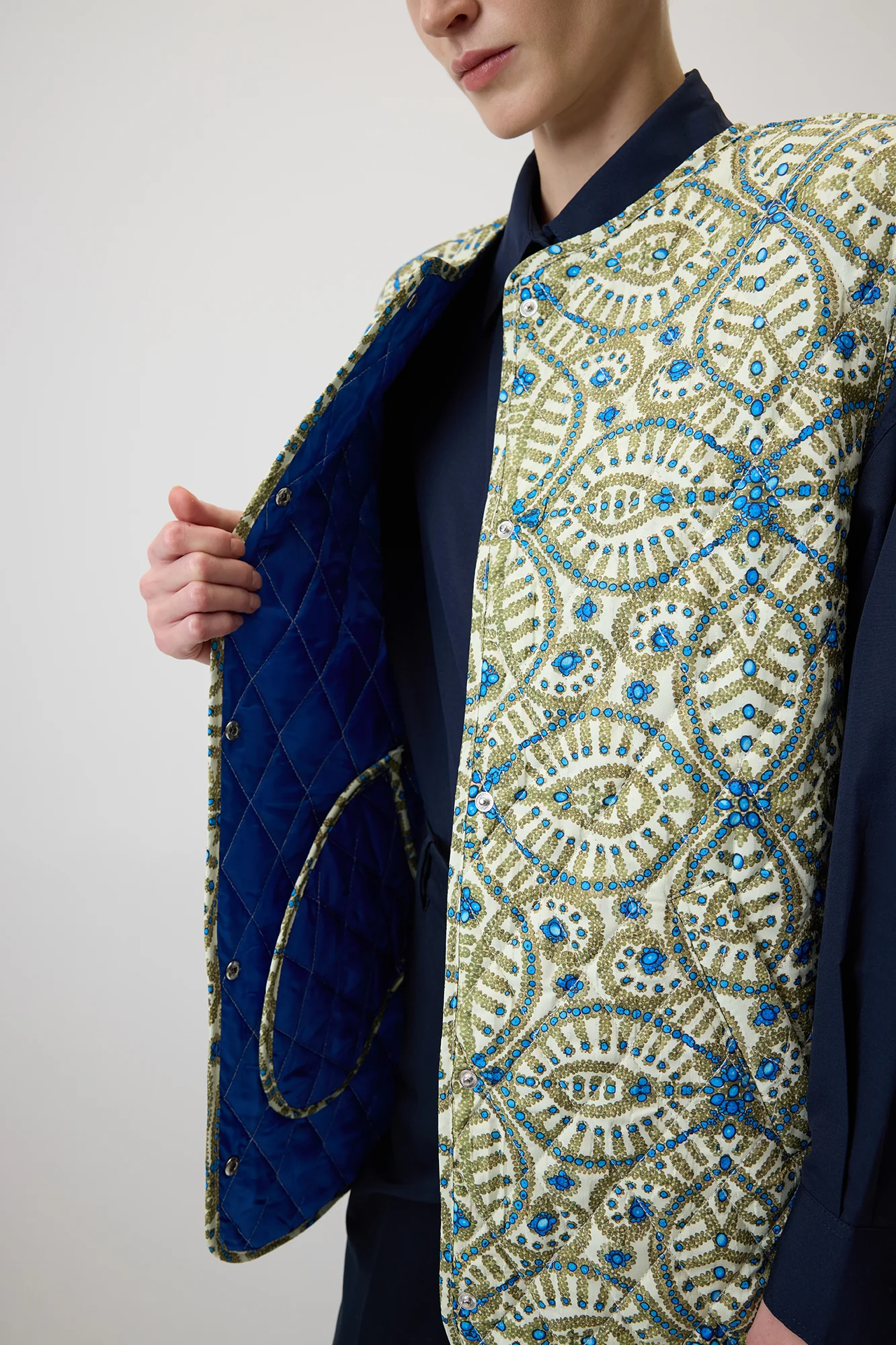 PRINTED QUILTED VEST - Image 6