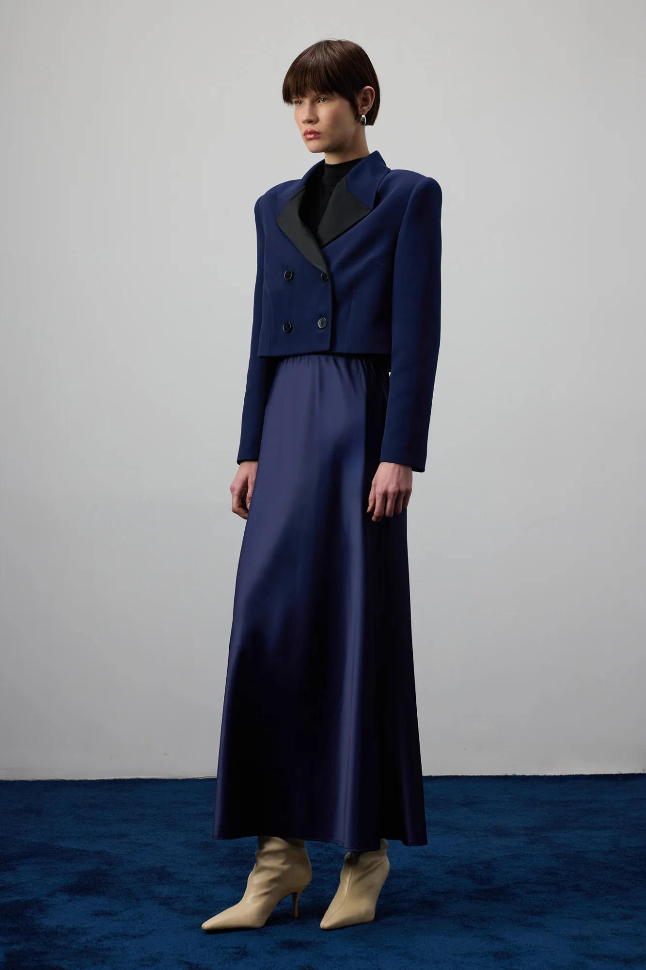 SATIN COLLAR CROPPED BLAZER JACKET - Image 4