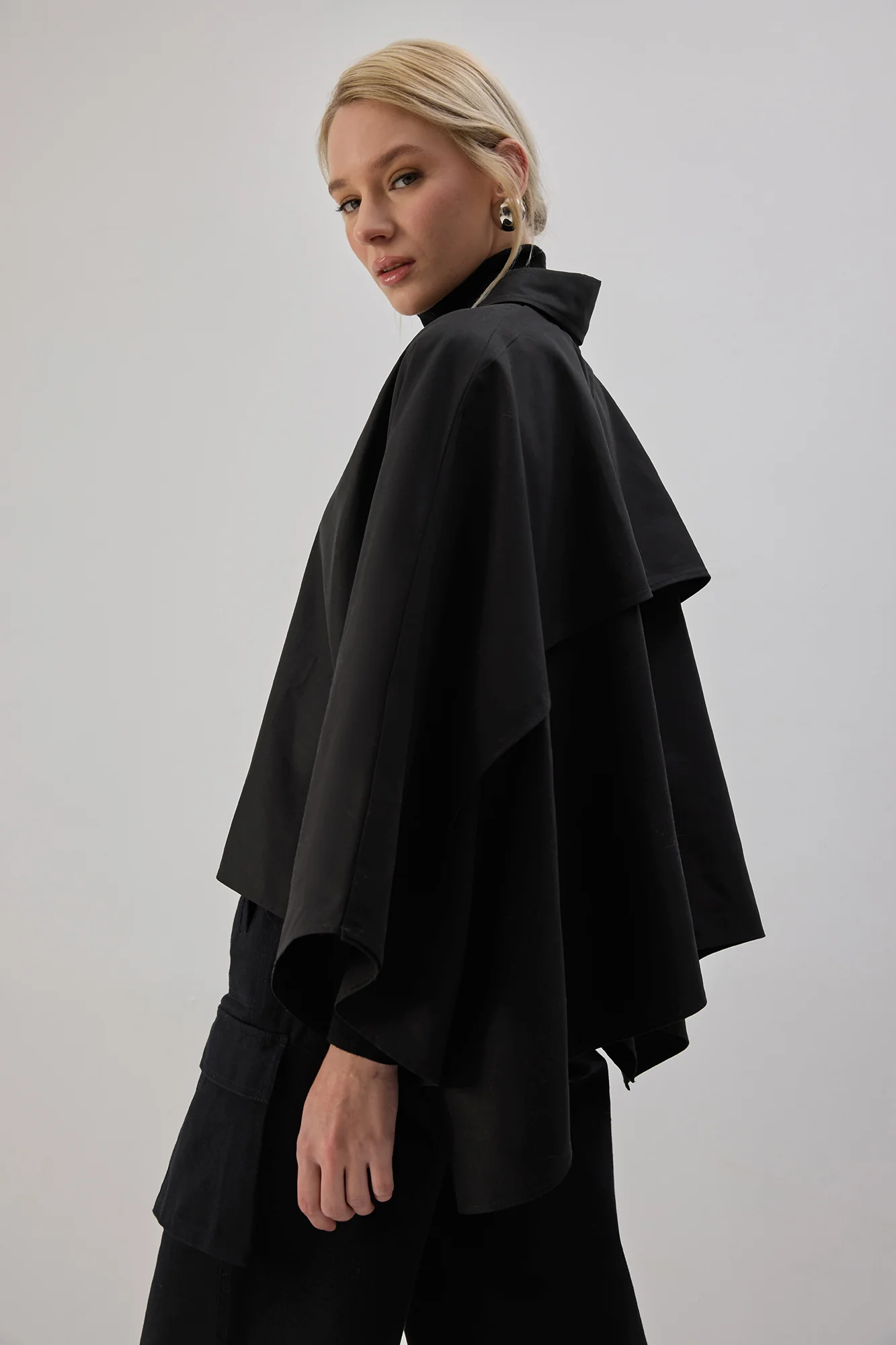 SHORT TRENCH PONCHO - Image 4