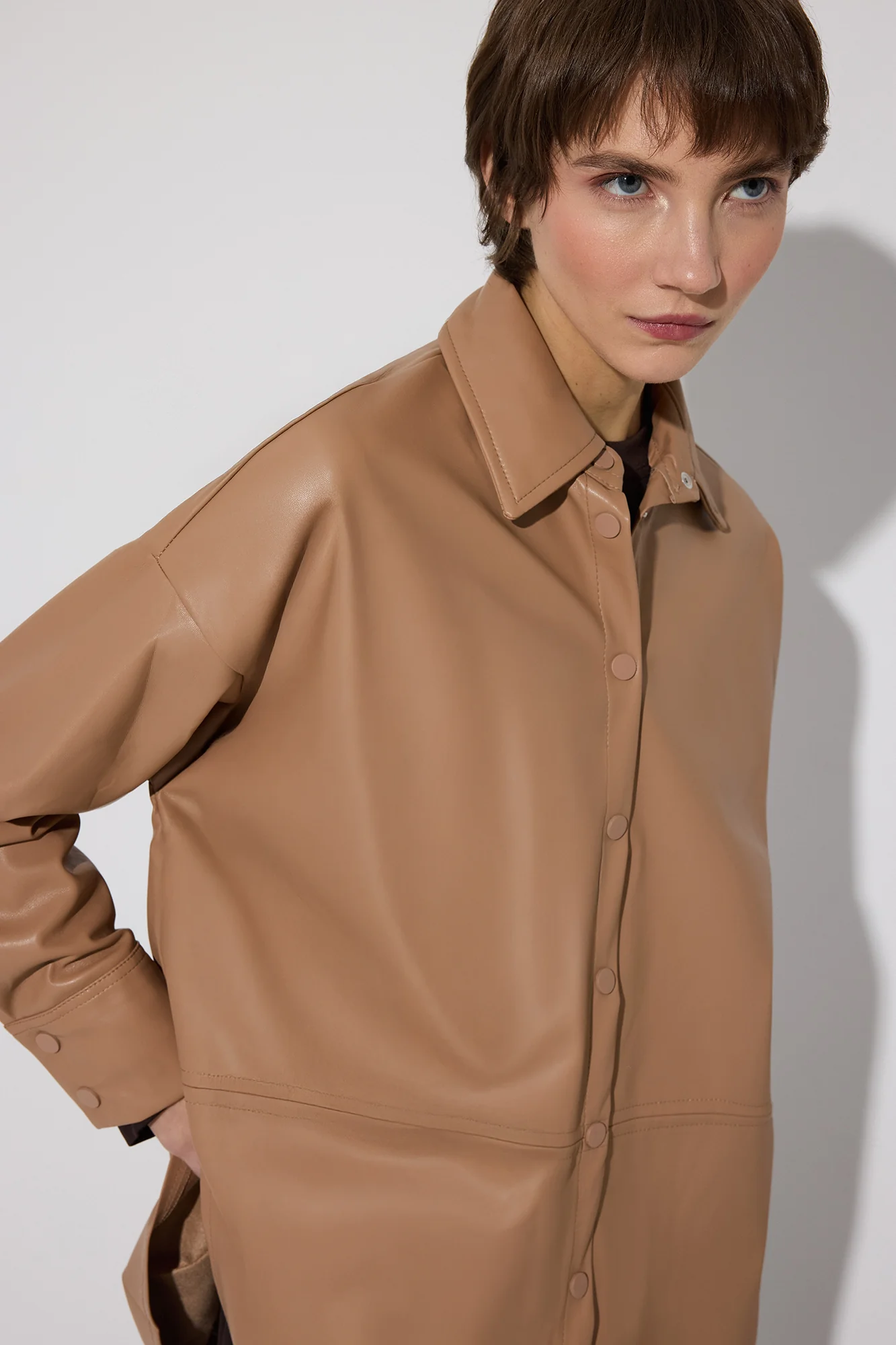 SNAP-BUTTON VEGAN LEATHER SHIRT - Image 4