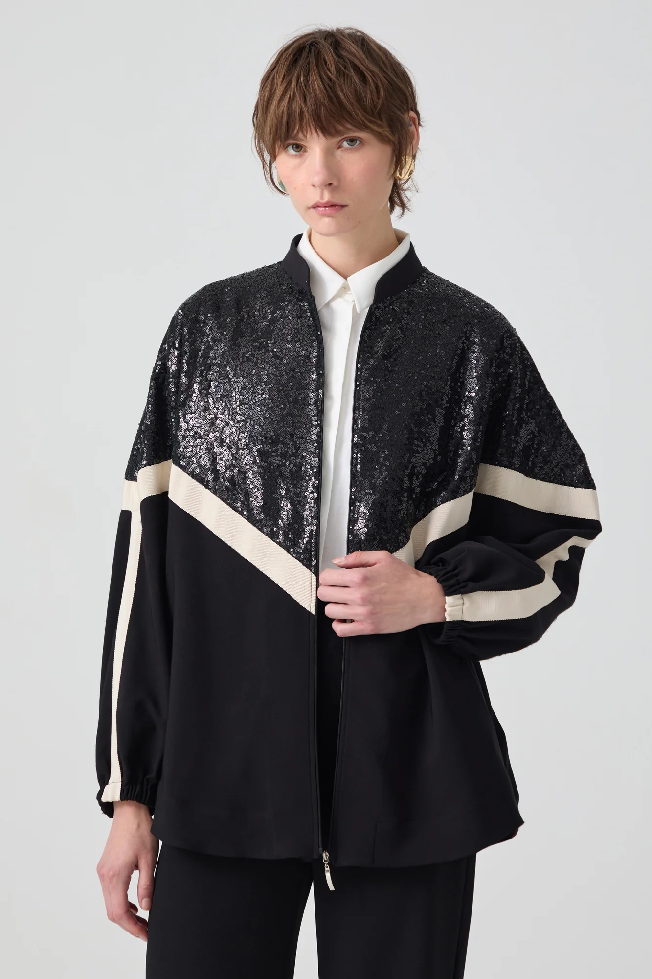 STRIPED CREPE SWEAT WITH SEQUIN DETAIL - Image 3