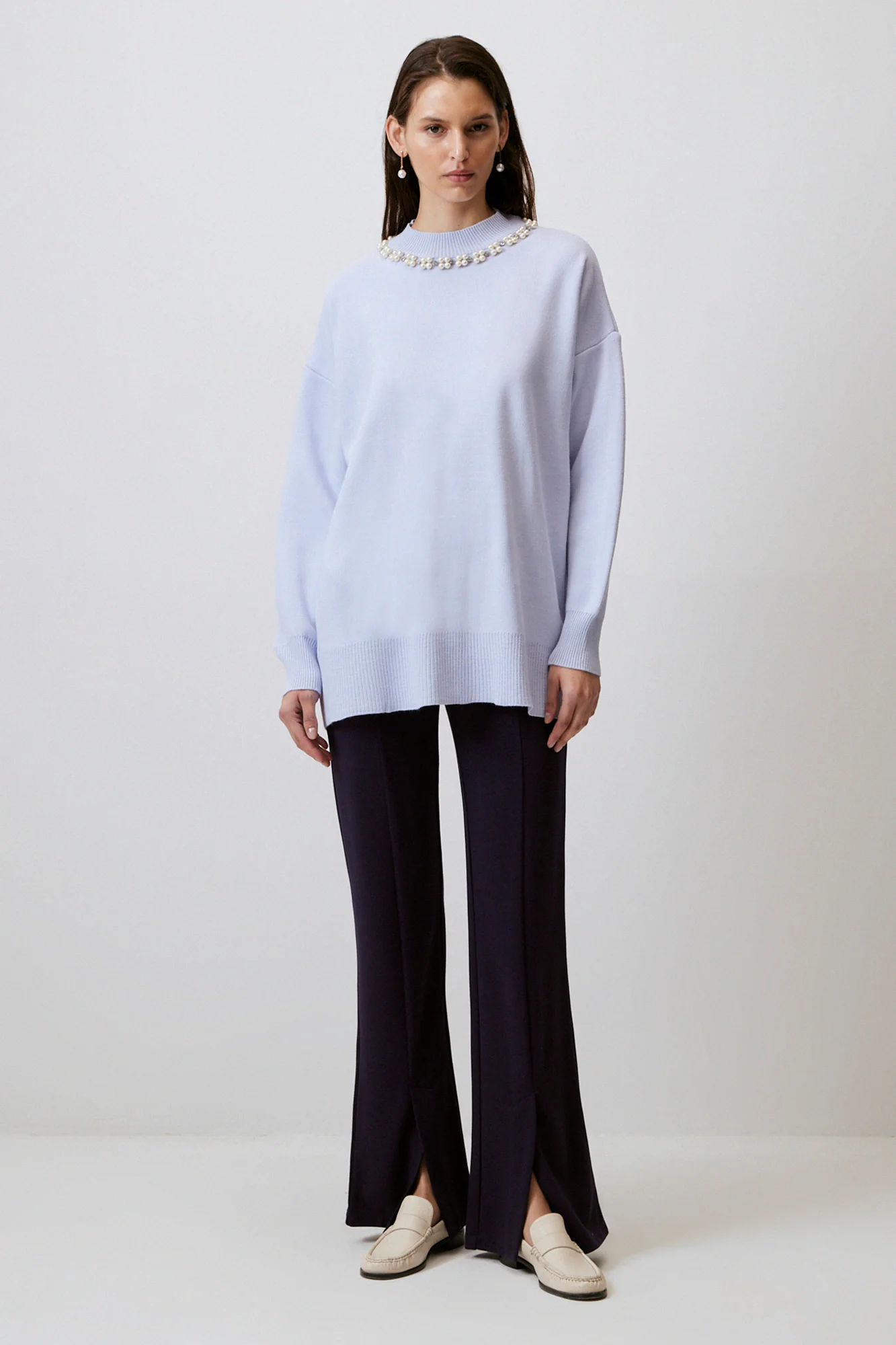 SWEATER WITH PEARL COLLAR
