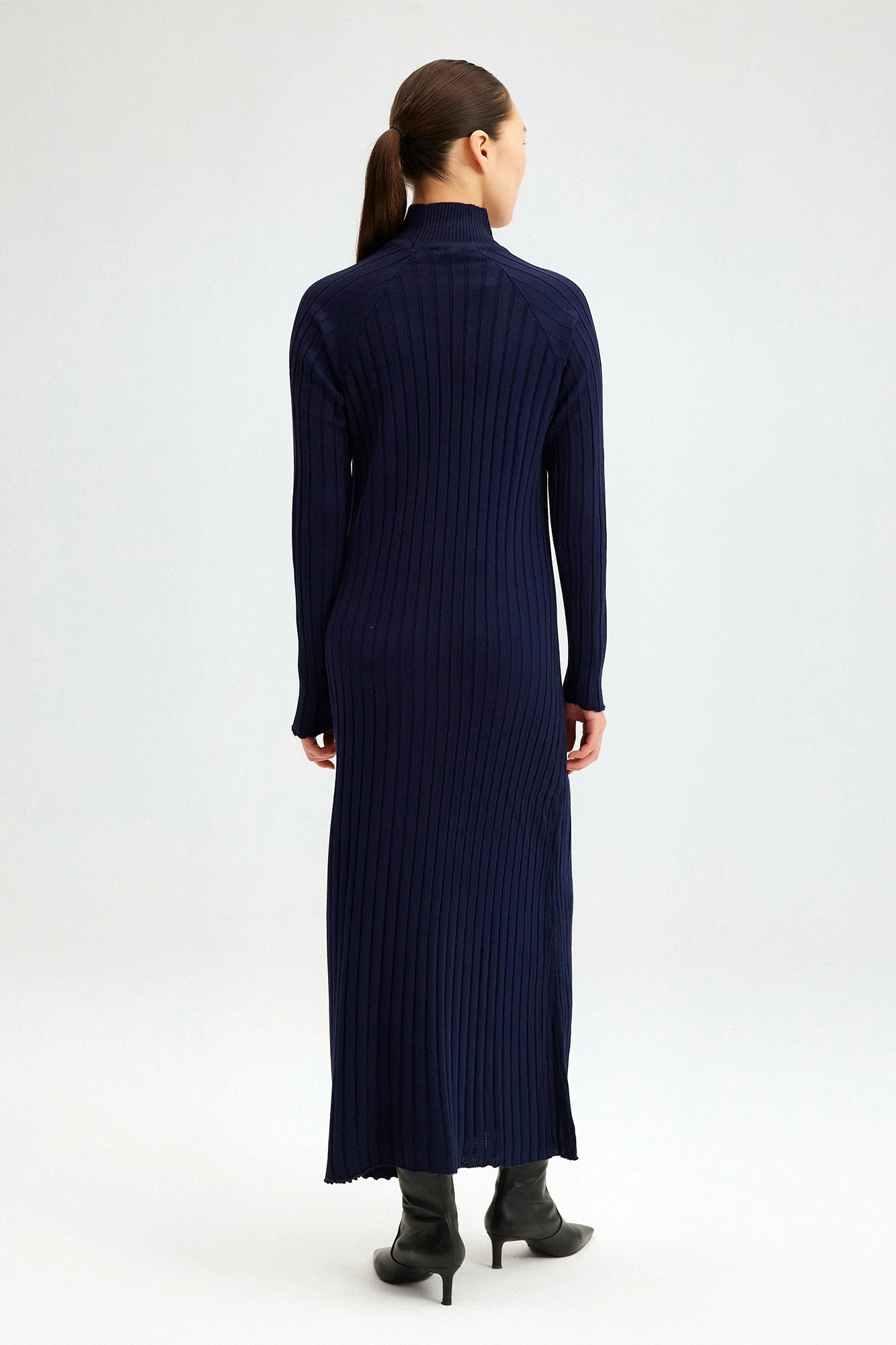 TURTLE NECK RIBBED KNIT DRESS - Image 4
