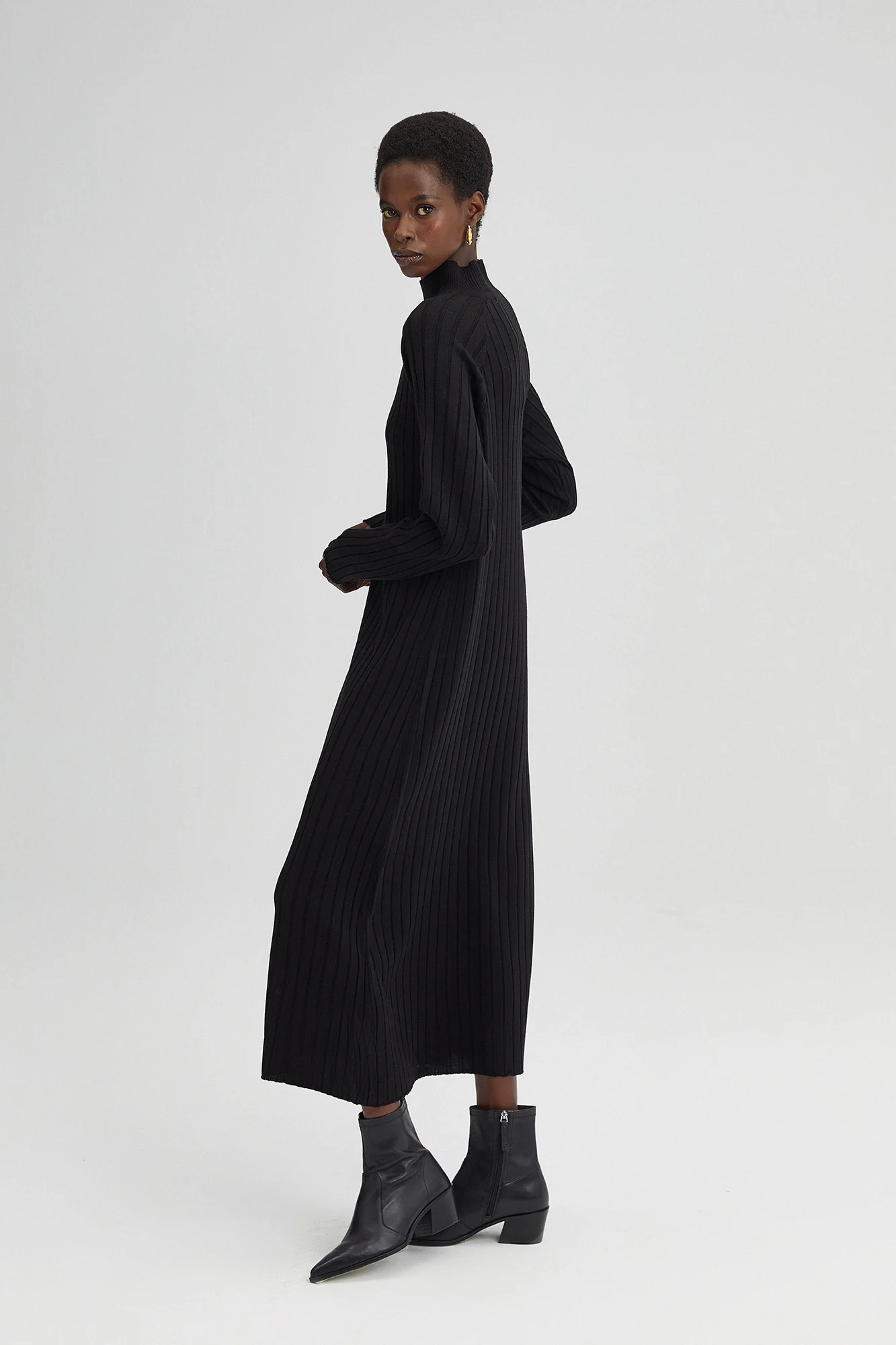 TURTLE NECK RIBBED KNIT DRESS - Image 5