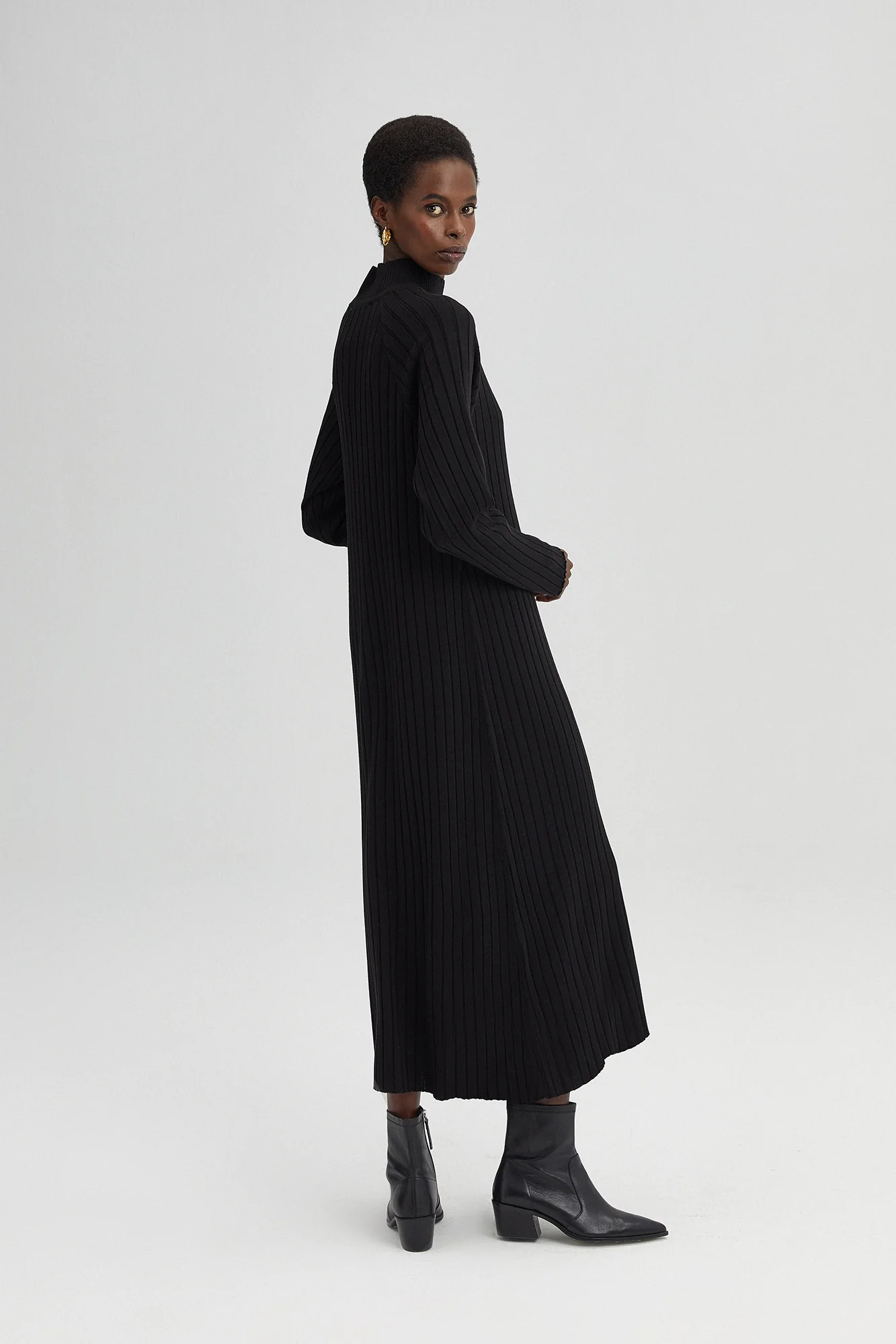 TURTLE NECK RIBBED KNIT DRESS - Image 6