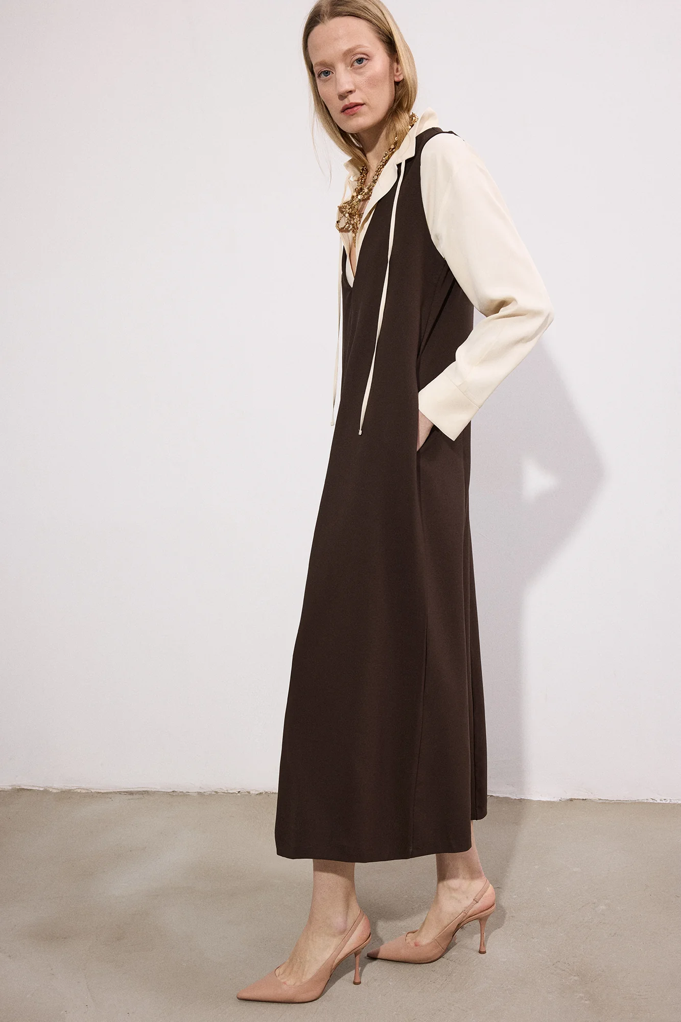 V NECK CREPE DRESS - Image 4