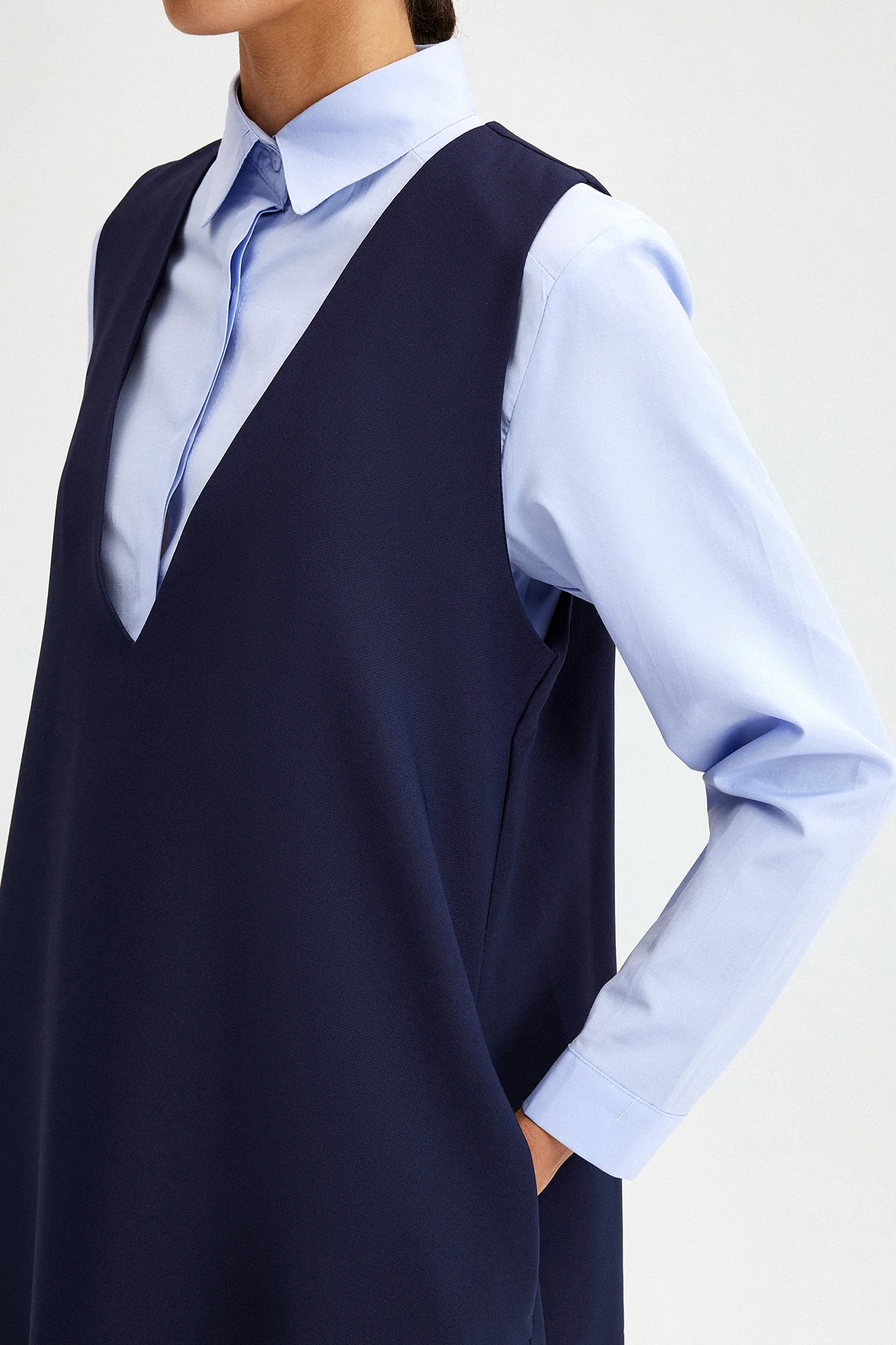 V NECK CREPE DRESS - Image 7