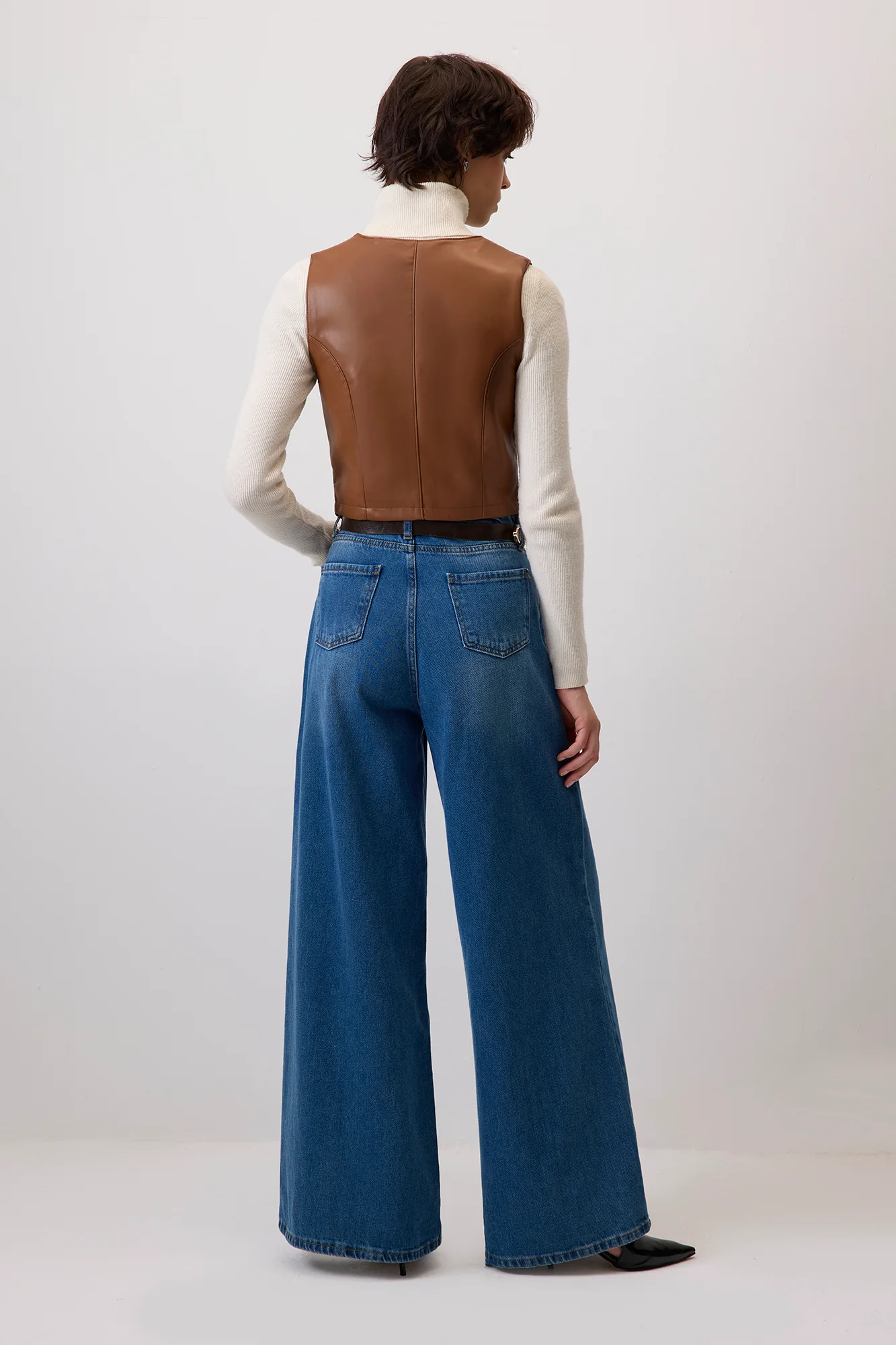 VEGAN LEATHER BLAZER VEST - Image 4